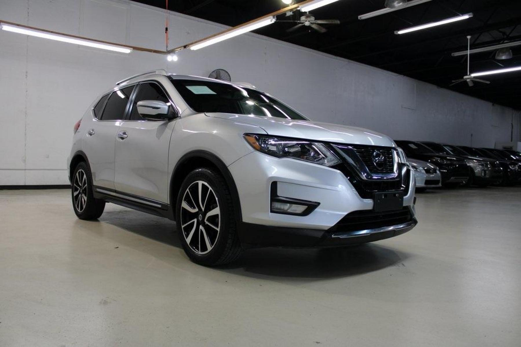 2020 Brilliant Silver Metallic /Charcoal Nissan Rogue SL (5N1AT2MTXLC) with an 2.5L I4 DOHC 16V engine, CVT transmission, located at 15300 Midway Rd., Addison, TX, 75001, (972) 702-0011, 32.958321, -96.838074 - HOME OF THE NO HAGGLE PRICE - WHOLESALE PRICES TO THE PUBLIC!! Rogue SL, 4D Sport Utility, 2.5L I4 DOHC 16V, CVT with Xtronic, FWD, Brilliant Silver Metallic, Charcoal Leather.<br><br>Brilliant Silver Metallic 2020 Nissan Rogue SL<br><br>Recent Arrival! 26/33 City/Highway MPG<br><br><br>At Midway Au - Photo #1