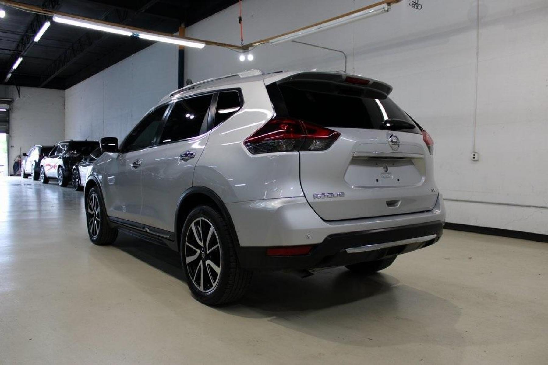 2020 Brilliant Silver Metallic /Charcoal Nissan Rogue SL (5N1AT2MTXLC) with an 2.5L I4 DOHC 16V engine, CVT transmission, located at 15300 Midway Rd., Addison, TX, 75001, (972) 702-0011, 32.958321, -96.838074 - HOME OF THE NO HAGGLE PRICE - WHOLESALE PRICES TO THE PUBLIC!! Rogue SL, 4D Sport Utility, 2.5L I4 DOHC 16V, CVT with Xtronic, FWD, Brilliant Silver Metallic, Charcoal Leather.<br><br>Brilliant Silver Metallic 2020 Nissan Rogue SL<br><br>Recent Arrival! 26/33 City/Highway MPG<br><br><br>At Midway Au - Photo #3