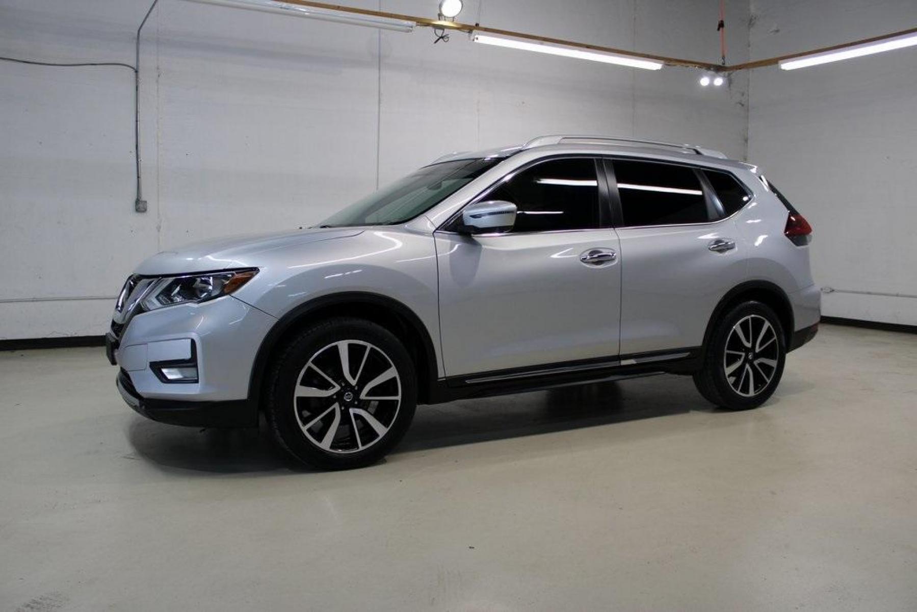 2020 Brilliant Silver Metallic /Charcoal Nissan Rogue SL (5N1AT2MTXLC) with an 2.5L I4 DOHC 16V engine, CVT transmission, located at 15300 Midway Rd., Addison, TX, 75001, (972) 702-0011, 32.958321, -96.838074 - HOME OF THE NO HAGGLE PRICE - WHOLESALE PRICES TO THE PUBLIC!! Rogue SL, 4D Sport Utility, 2.5L I4 DOHC 16V, CVT with Xtronic, FWD, Brilliant Silver Metallic, Charcoal Leather.<br><br>Brilliant Silver Metallic 2020 Nissan Rogue SL<br><br>Recent Arrival! 26/33 City/Highway MPG<br><br><br>At Midway Au - Photo #4