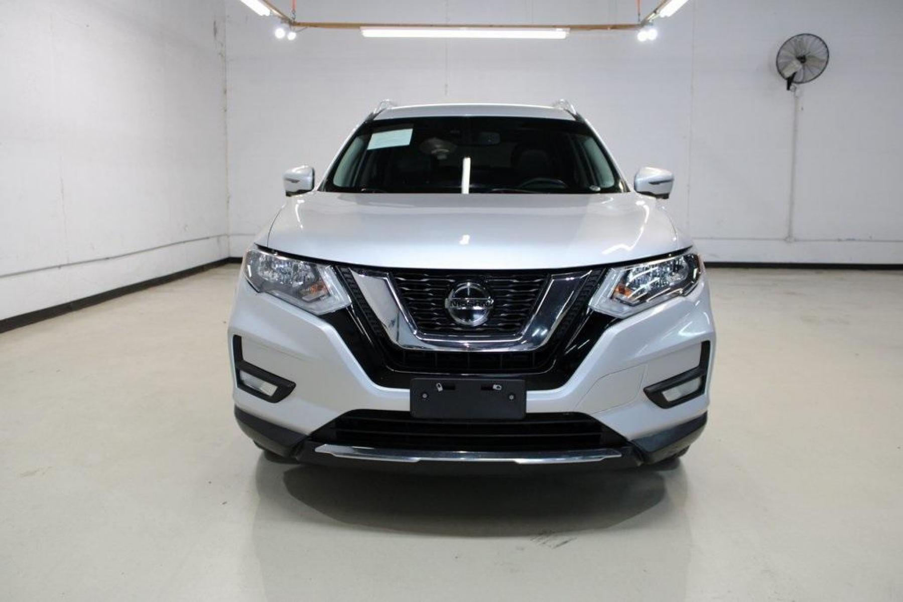 2020 Brilliant Silver Metallic /Charcoal Nissan Rogue SL (5N1AT2MTXLC) with an 2.5L I4 DOHC 16V engine, CVT transmission, located at 15300 Midway Rd., Addison, TX, 75001, (972) 702-0011, 32.958321, -96.838074 - HOME OF THE NO HAGGLE PRICE - WHOLESALE PRICES TO THE PUBLIC!! Rogue SL, 4D Sport Utility, 2.5L I4 DOHC 16V, CVT with Xtronic, FWD, Brilliant Silver Metallic, Charcoal Leather.<br><br>Brilliant Silver Metallic 2020 Nissan Rogue SL<br><br>Recent Arrival! 26/33 City/Highway MPG<br><br><br>At Midway Au - Photo #5