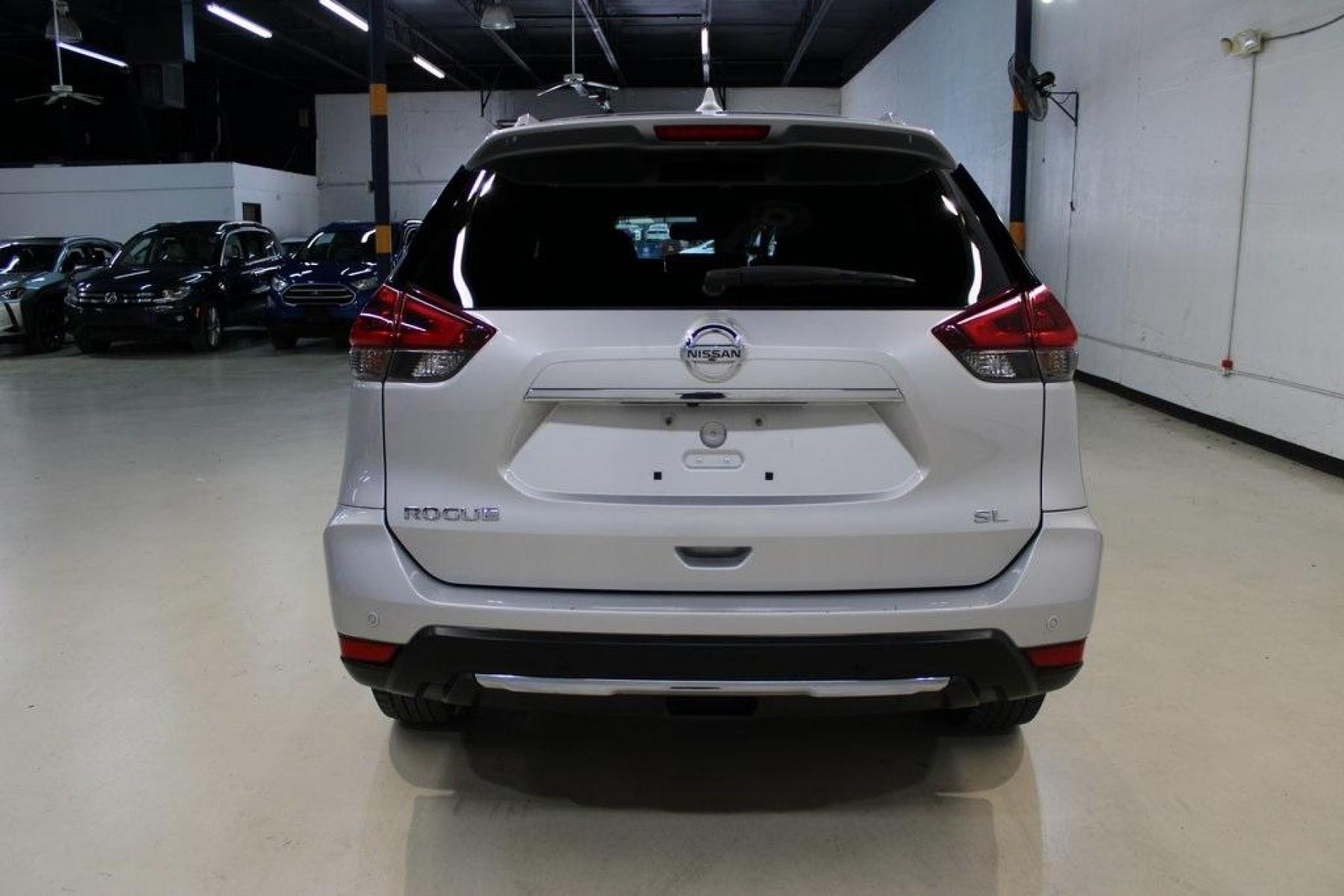 2020 Brilliant Silver Metallic /Charcoal Nissan Rogue SL (5N1AT2MTXLC) with an 2.5L I4 DOHC 16V engine, CVT transmission, located at 15300 Midway Rd., Addison, TX, 75001, (972) 702-0011, 32.958321, -96.838074 - HOME OF THE NO HAGGLE PRICE - WHOLESALE PRICES TO THE PUBLIC!! Rogue SL, 4D Sport Utility, 2.5L I4 DOHC 16V, CVT with Xtronic, FWD, Brilliant Silver Metallic, Charcoal Leather.<br><br>Brilliant Silver Metallic 2020 Nissan Rogue SL<br><br>Recent Arrival! 26/33 City/Highway MPG<br><br><br>At Midway Au - Photo #7