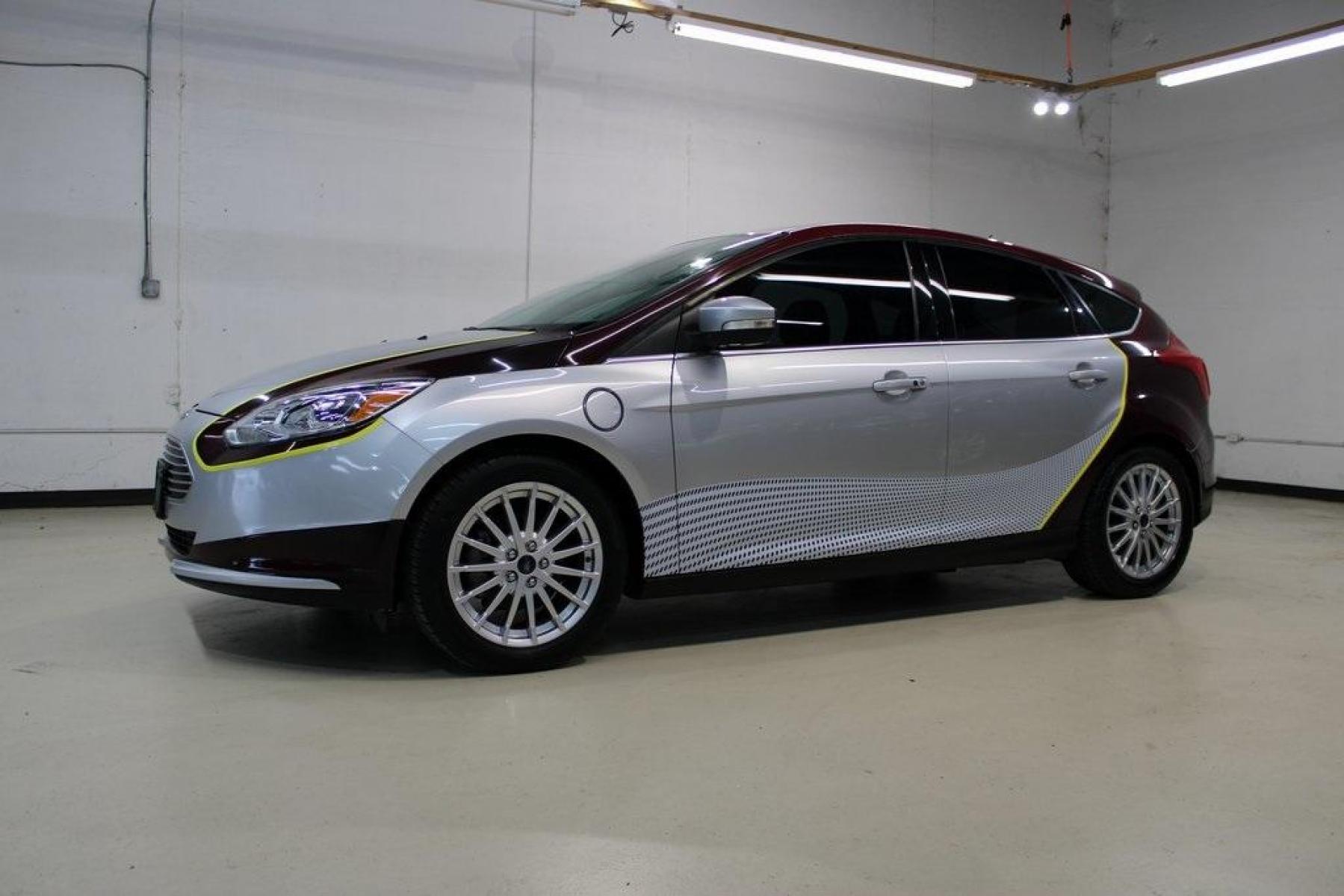 2014 Ingot Silver Metallic /Medium Light Stone Ford Focus Electric Base (1FADP3R42EL) with an 107kW Electric Motor engine, Automatic transmission, located at 15300 Midway Rd., Addison, TX, 75001, (972) 702-0011, 32.958321, -96.838074 - Photo #4