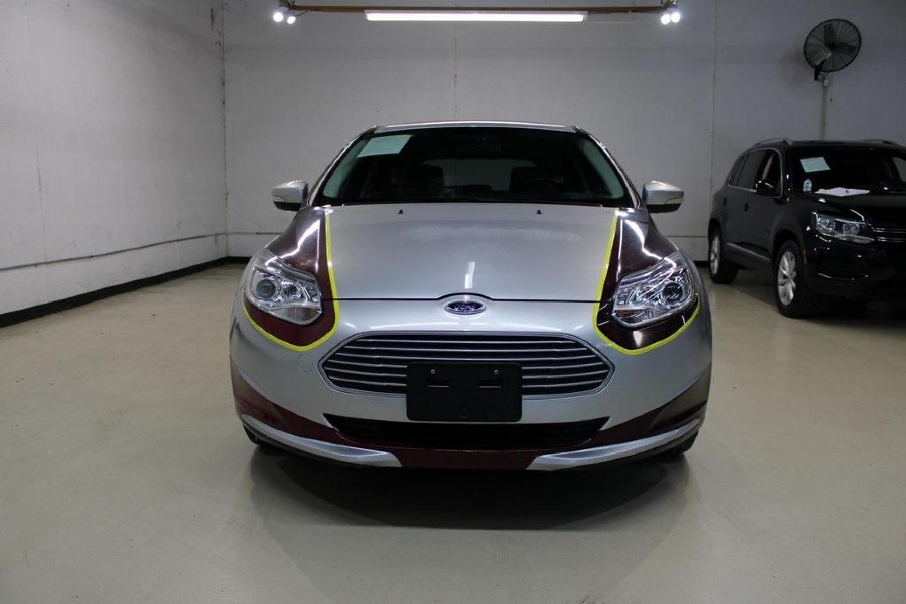2014 Ingot Silver Metallic /Medium Light Stone Ford Focus Electric Base (1FADP3R42EL) with an 107kW Electric Motor engine, Automatic transmission, located at 15300 Midway Rd., Addison, TX, 75001, (972) 702-0011, 32.958321, -96.838074 - Photo #5