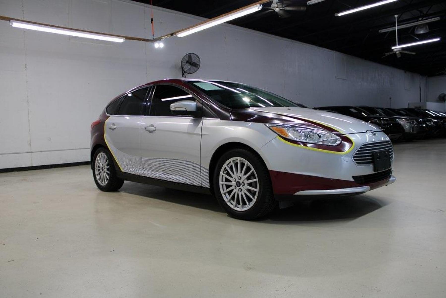 2014 Ingot Silver Metallic /Medium Light Stone Ford Focus Electric Base (1FADP3R42EL) with an 107kW Electric Motor engine, Automatic transmission, located at 15300 Midway Rd., Addison, TX, 75001, (972) 702-0011, 32.958321, -96.838074 - Photo #6