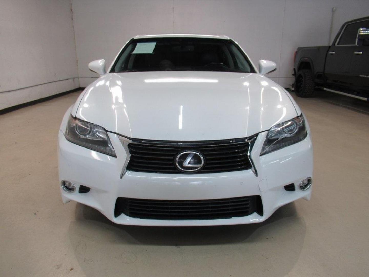 2014 White /Black Lexus GS 350 (JTHBE1BL0E5) with an 3.5L V6 DOHC 24V engine, Automatic transmission, located at 15300 Midway Rd., Addison, TX, 75001, (972) 702-0011, 32.958321, -96.838074 - HOME OF THE NO HAGGLE PRICE - WHOLESALE PRICES TO THE PUBLIC!! GS 350, 4D Sedan, 3.5L V6 DOHC 24V, 8-Speed Automatic with Sequential Shift, RWD, White, Black Leather.<br><br>White 2014 Lexus GS 350<br><br>19/29 City/Highway MPG<br><br>Awards:<br> * JD Power Vehicle Dependability Study (VDS) * JD - Photo#5