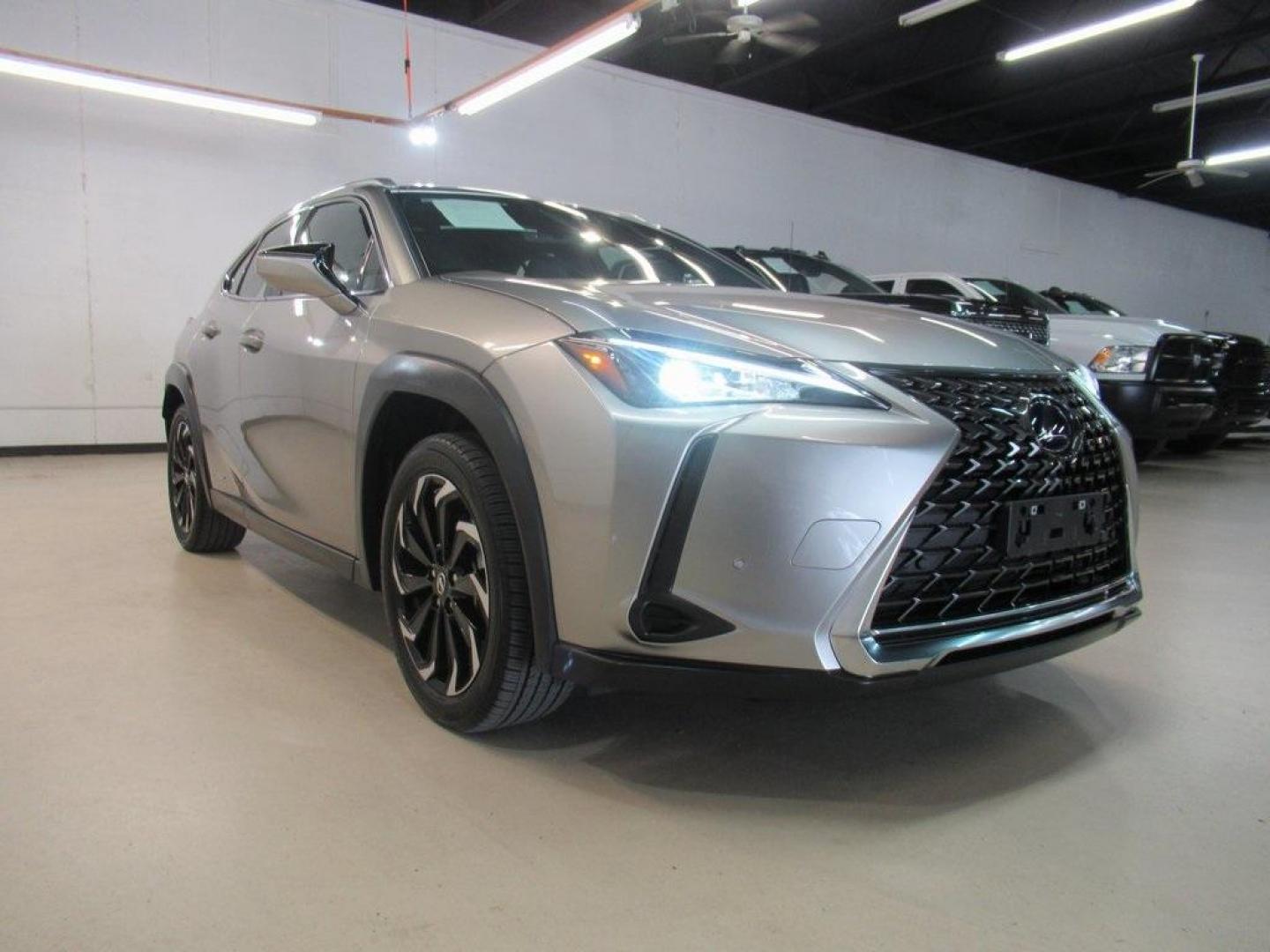 2021 Atomic Silver /Black Lexus UX 250h Base (JTHP9JBH5M2) with an 2.0L 16V DOHC engine, CVT transmission, located at 15300 Midway Rd., Addison, TX, 75001, (972) 702-0011, 32.958321, -96.838074 - HOME OF THE NO HAGGLE PRICE - WHOLESALE PRICES TO THE PUBLIC!! AWD, Bluetooth, Hands Free Connectivity, Navigation, Premium Audio, Backup Camera, Cruise Control, Keyless Entry, Power Locks, Power Windows, Heated Seats, Leather Seats, Premium Wheels, High Performance Tires, Sunroof / Moonroof, Power - Photo#1