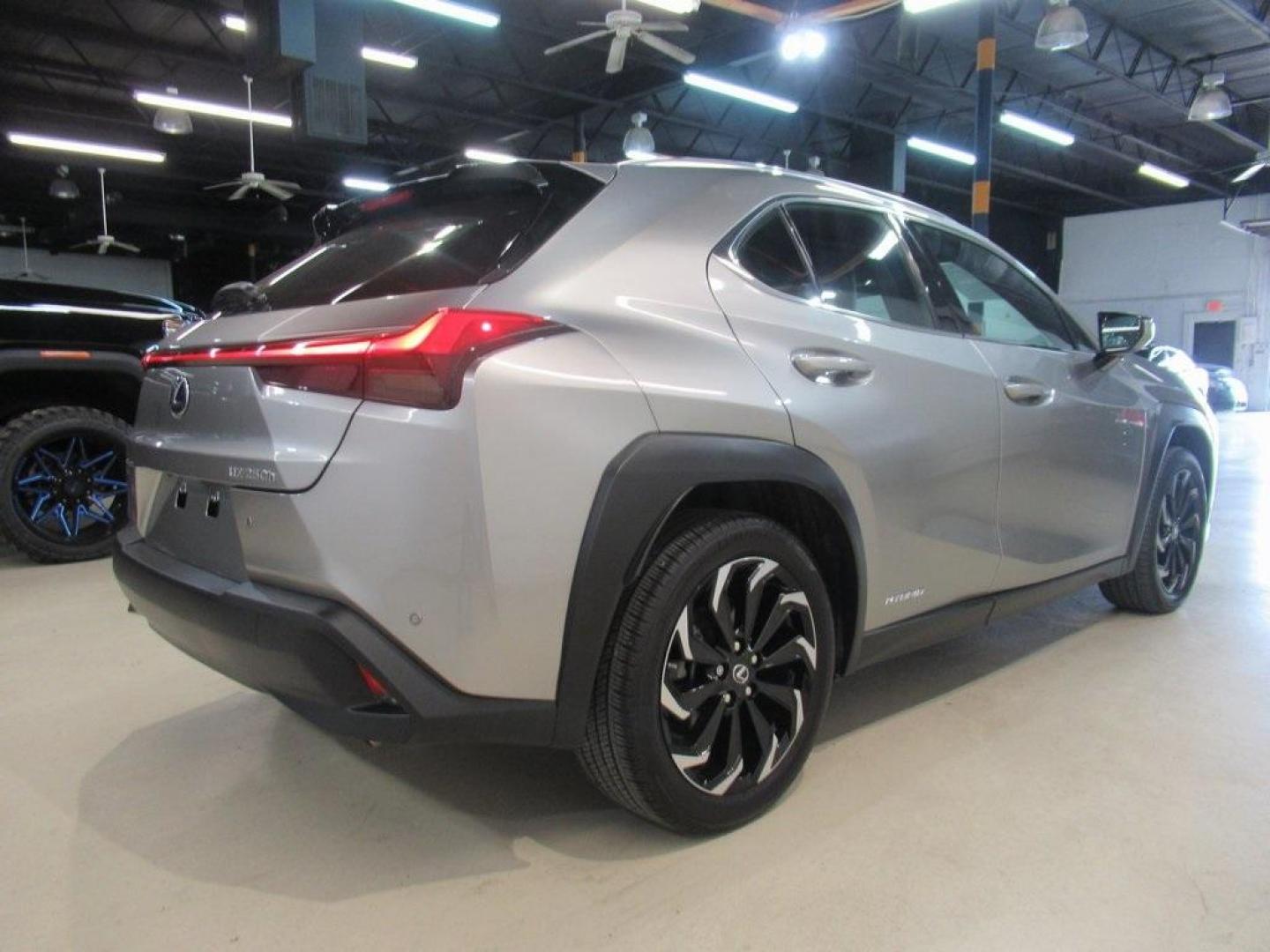 2021 Atomic Silver /Black Lexus UX 250h Base (JTHP9JBH5M2) with an 2.0L 16V DOHC engine, CVT transmission, located at 15300 Midway Rd., Addison, TX, 75001, (972) 702-0011, 32.958321, -96.838074 - HOME OF THE NO HAGGLE PRICE - WHOLESALE PRICES TO THE PUBLIC!! AWD, Bluetooth, Hands Free Connectivity, Navigation, Premium Audio, Backup Camera, Cruise Control, Keyless Entry, Power Locks, Power Windows, Heated Seats, Leather Seats, Premium Wheels, High Performance Tires, Sunroof / Moonroof, Power - Photo#2