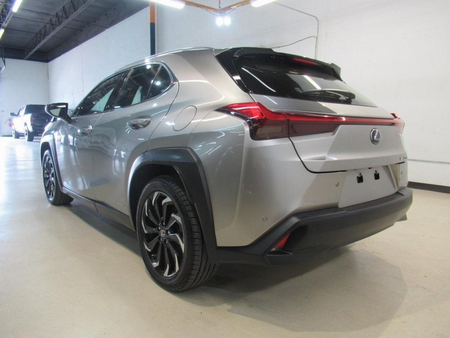 2021 Atomic Silver /Black Lexus UX 250h Base (JTHP9JBH5M2) with an 2.0L 16V DOHC engine, CVT transmission, located at 15300 Midway Rd., Addison, TX, 75001, (972) 702-0011, 32.958321, -96.838074 - HOME OF THE NO HAGGLE PRICE - WHOLESALE PRICES TO THE PUBLIC!! AWD, Bluetooth, Hands Free Connectivity, Navigation, Premium Audio, Backup Camera, Cruise Control, Keyless Entry, Power Locks, Power Windows, Heated Seats, Leather Seats, Premium Wheels, High Performance Tires, Sunroof / Moonroof, Power - Photo#3