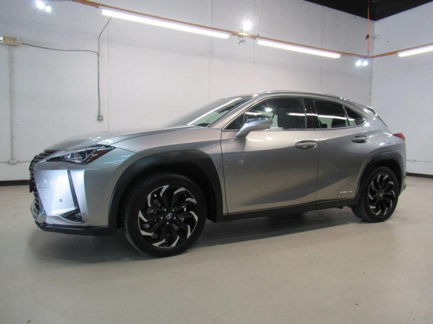 2021 Atomic Silver /Black Lexus UX 250h Base (JTHP9JBH5M2) with an 2.0L 16V DOHC engine, CVT transmission, located at 15300 Midway Rd., Addison, TX, 75001, (972) 702-0011, 32.958321, -96.838074 - HOME OF THE NO HAGGLE PRICE - WHOLESALE PRICES TO THE PUBLIC!! AWD, Bluetooth, Hands Free Connectivity, Navigation, Premium Audio, Backup Camera, Cruise Control, Keyless Entry, Power Locks, Power Windows, Heated Seats, Leather Seats, Premium Wheels, High Performance Tires, Sunroof / Moonroof, Power - Photo#4