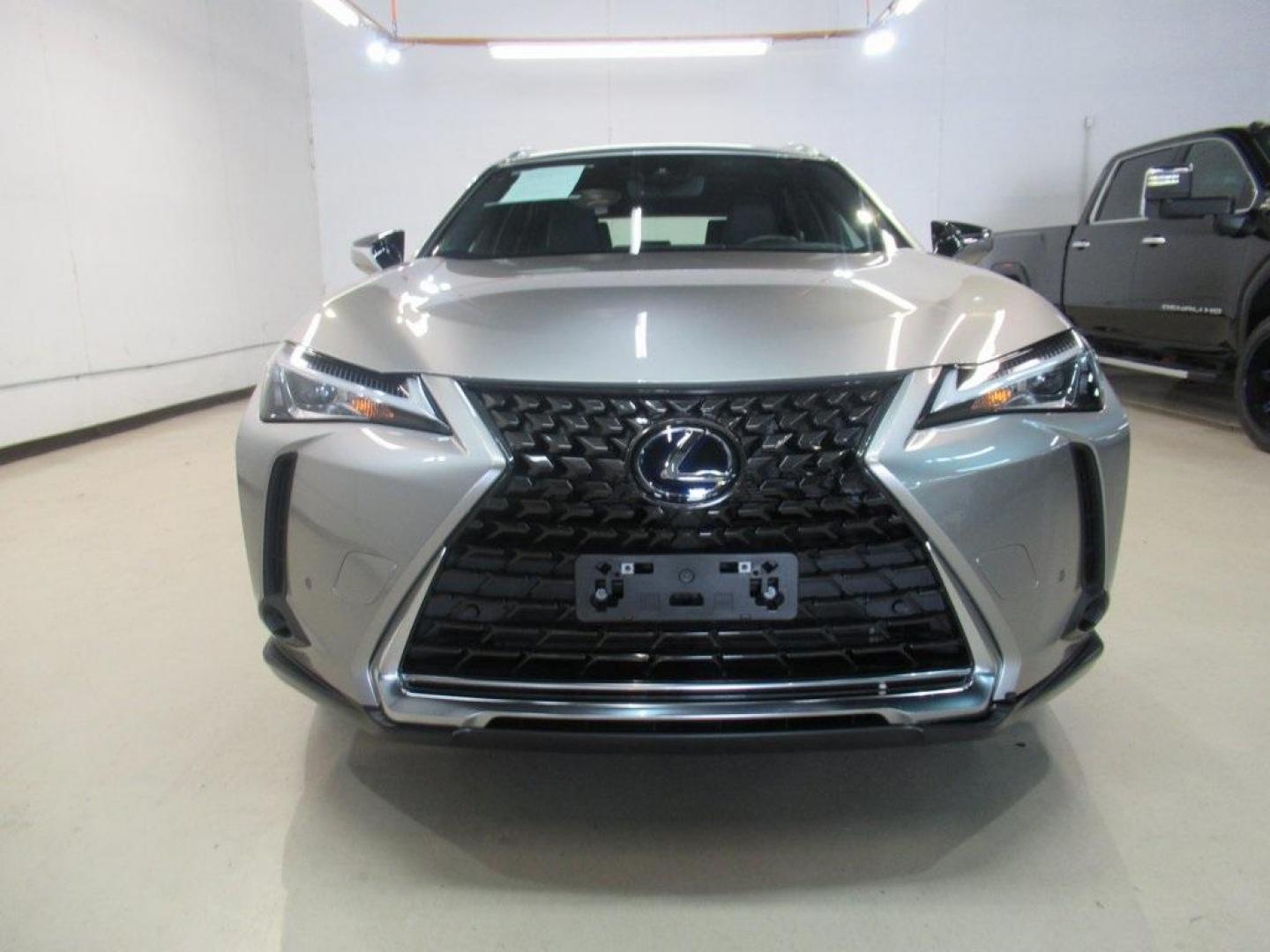 2021 Atomic Silver /Black Lexus UX 250h Base (JTHP9JBH5M2) with an 2.0L 16V DOHC engine, CVT transmission, located at 15300 Midway Rd., Addison, TX, 75001, (972) 702-0011, 32.958321, -96.838074 - HOME OF THE NO HAGGLE PRICE - WHOLESALE PRICES TO THE PUBLIC!! AWD, Bluetooth, Hands Free Connectivity, Navigation, Premium Audio, Backup Camera, Cruise Control, Keyless Entry, Power Locks, Power Windows, Heated Seats, Leather Seats, Premium Wheels, High Performance Tires, Sunroof / Moonroof, Power - Photo#5