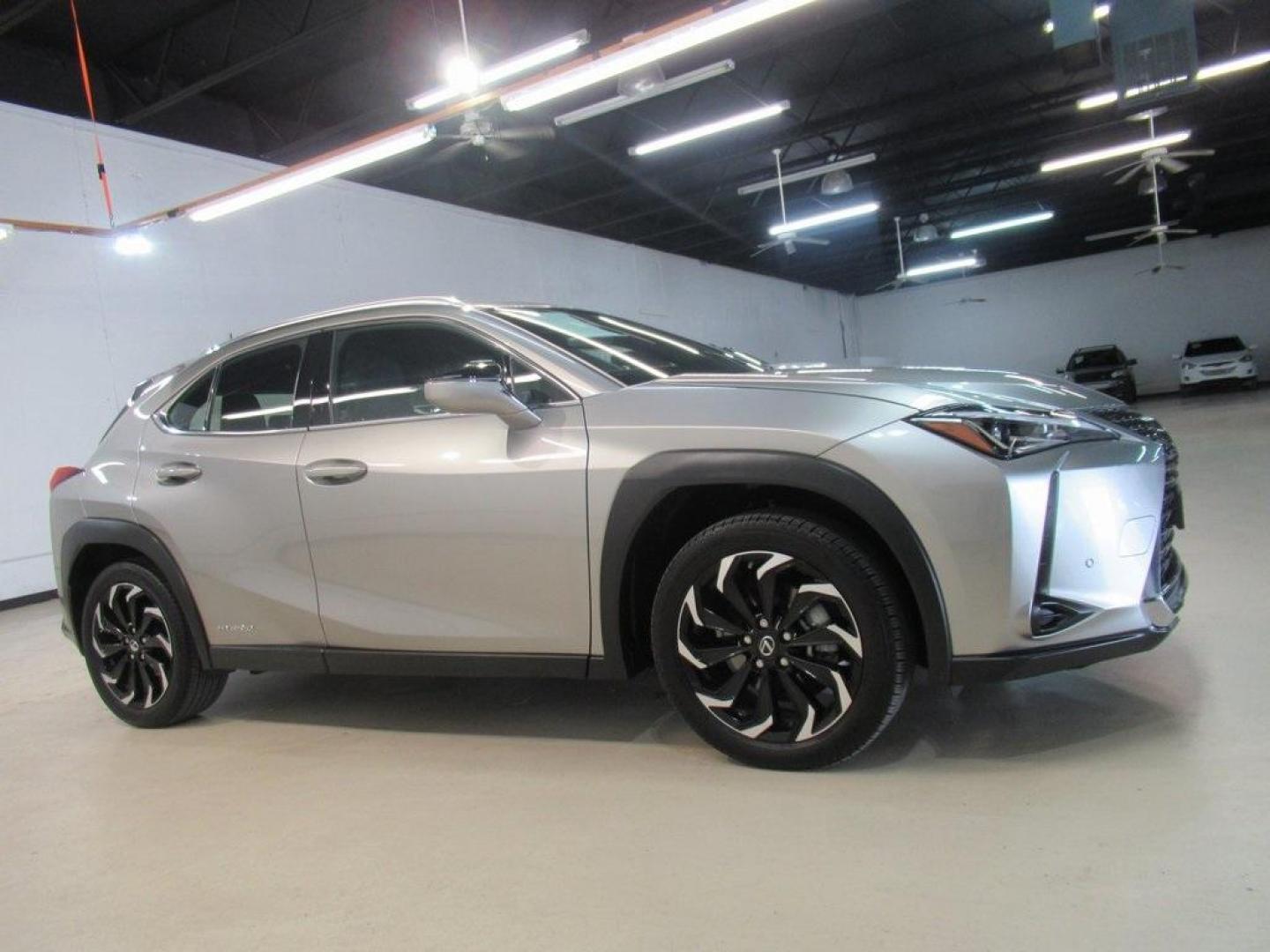 2021 Atomic Silver /Black Lexus UX 250h Base (JTHP9JBH5M2) with an 2.0L 16V DOHC engine, CVT transmission, located at 15300 Midway Rd., Addison, TX, 75001, (972) 702-0011, 32.958321, -96.838074 - HOME OF THE NO HAGGLE PRICE - WHOLESALE PRICES TO THE PUBLIC!! AWD, Bluetooth, Hands Free Connectivity, Navigation, Premium Audio, Backup Camera, Cruise Control, Keyless Entry, Power Locks, Power Windows, Heated Seats, Leather Seats, Premium Wheels, High Performance Tires, Sunroof / Moonroof, Power - Photo#6