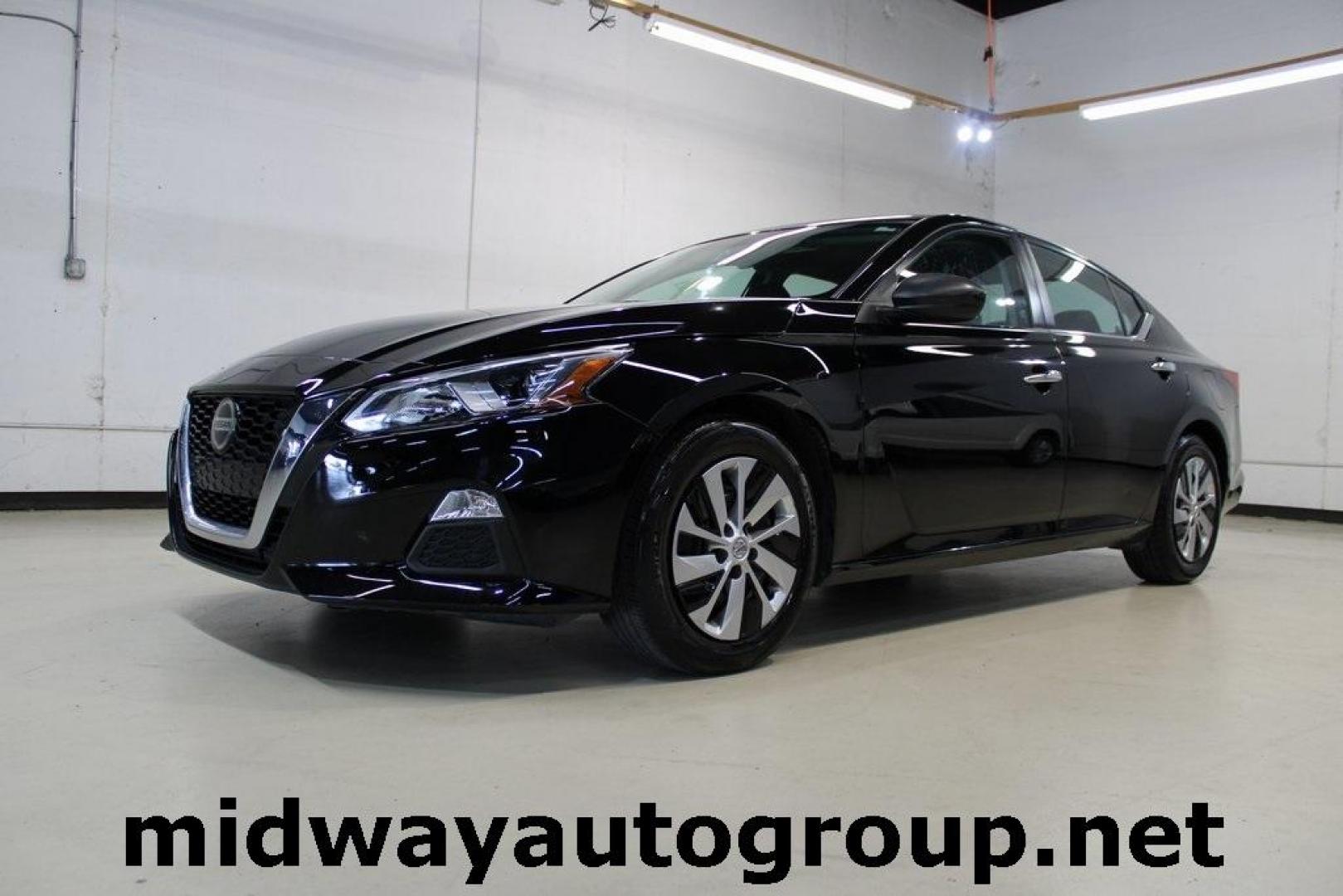 2020 Super Black Clearcoat /Charcoal Nissan Altima 2.5 S (1N4BL4BV8LC) with an 2.5L 4-Cylinder DOHC 16V engine, CVT transmission, located at 15300 Midway Rd., Addison, TX, 75001, (972) 702-0011, 32.958321, -96.838074 - Photo#0