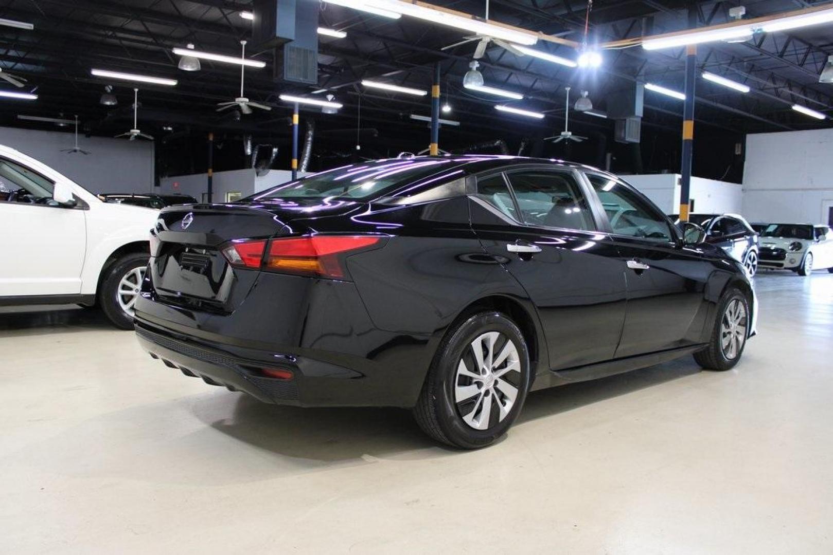 2020 Super Black Clearcoat /Charcoal Nissan Altima 2.5 S (1N4BL4BV8LC) with an 2.5L 4-Cylinder DOHC 16V engine, CVT transmission, located at 15300 Midway Rd., Addison, TX, 75001, (972) 702-0011, 32.958321, -96.838074 - Photo#2