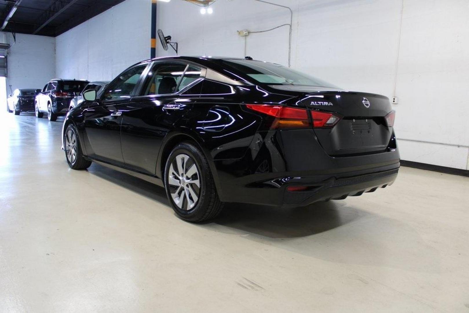 2020 Super Black Clearcoat /Charcoal Nissan Altima 2.5 S (1N4BL4BV8LC) with an 2.5L 4-Cylinder DOHC 16V engine, CVT transmission, located at 15300 Midway Rd., Addison, TX, 75001, (972) 702-0011, 32.958321, -96.838074 - Photo#3