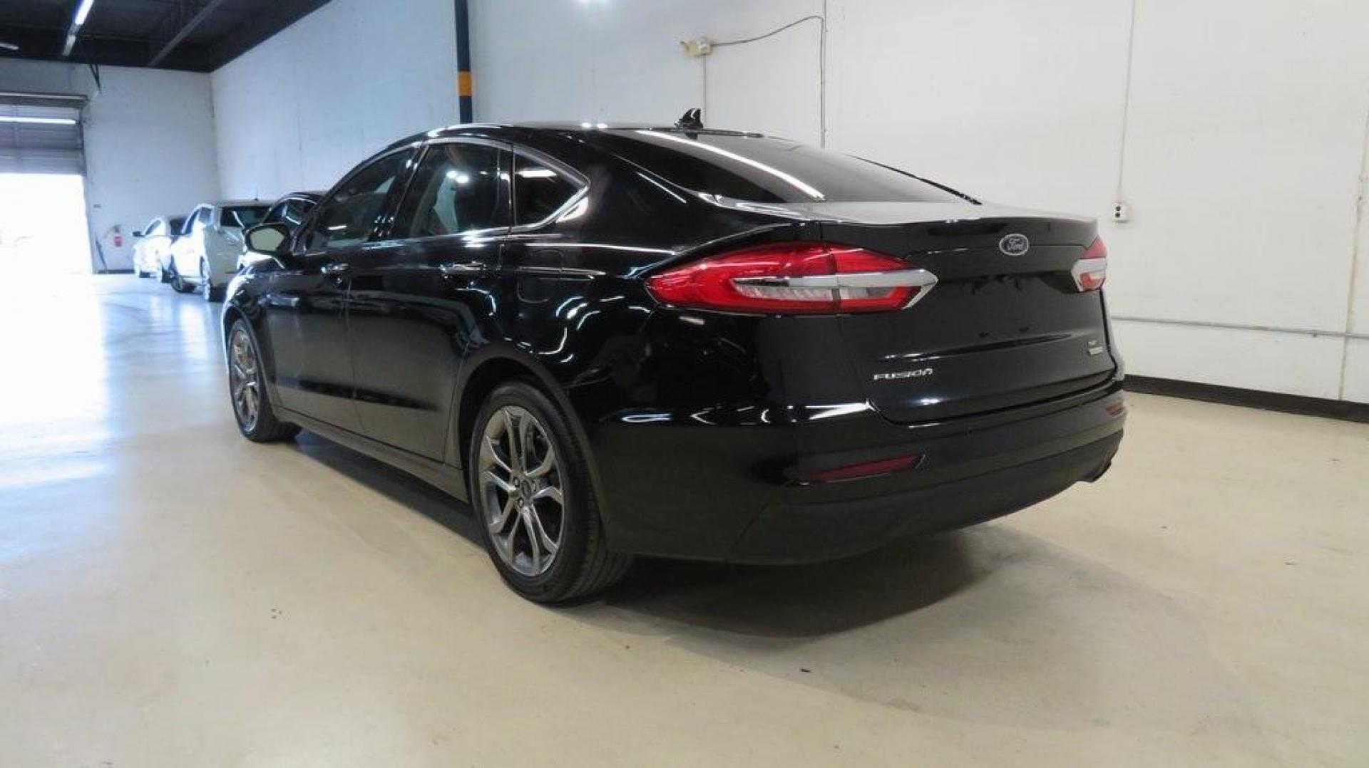 2020 Agate Black Metallic /Ebony Ford Fusion SEL (3FA6P0CD2LR) with an 1.5L EcoBoost engine, Automatic transmission, located at 15300 Midway Rd., Addison, TX, 75001, (972) 702-0011, 32.958321, -96.838074 - HOME OF THE NO HAGGLE PRICE - WHOLESALE PRICES TO THE PUBLIC!! Bluetooth, Hands Free Connectivity, Backup Camera, Leather Seats, Sunroof / Moonroof, NON SMOKER, Fusion SEL, 4D Sedan, 1.5L EcoBoost, 6-Speed Automatic, FWD, Black.<br><br>Black 2020 Ford Fusion SEL<br><br>23/34 City/Highway MPG<br><br> - Photo#3