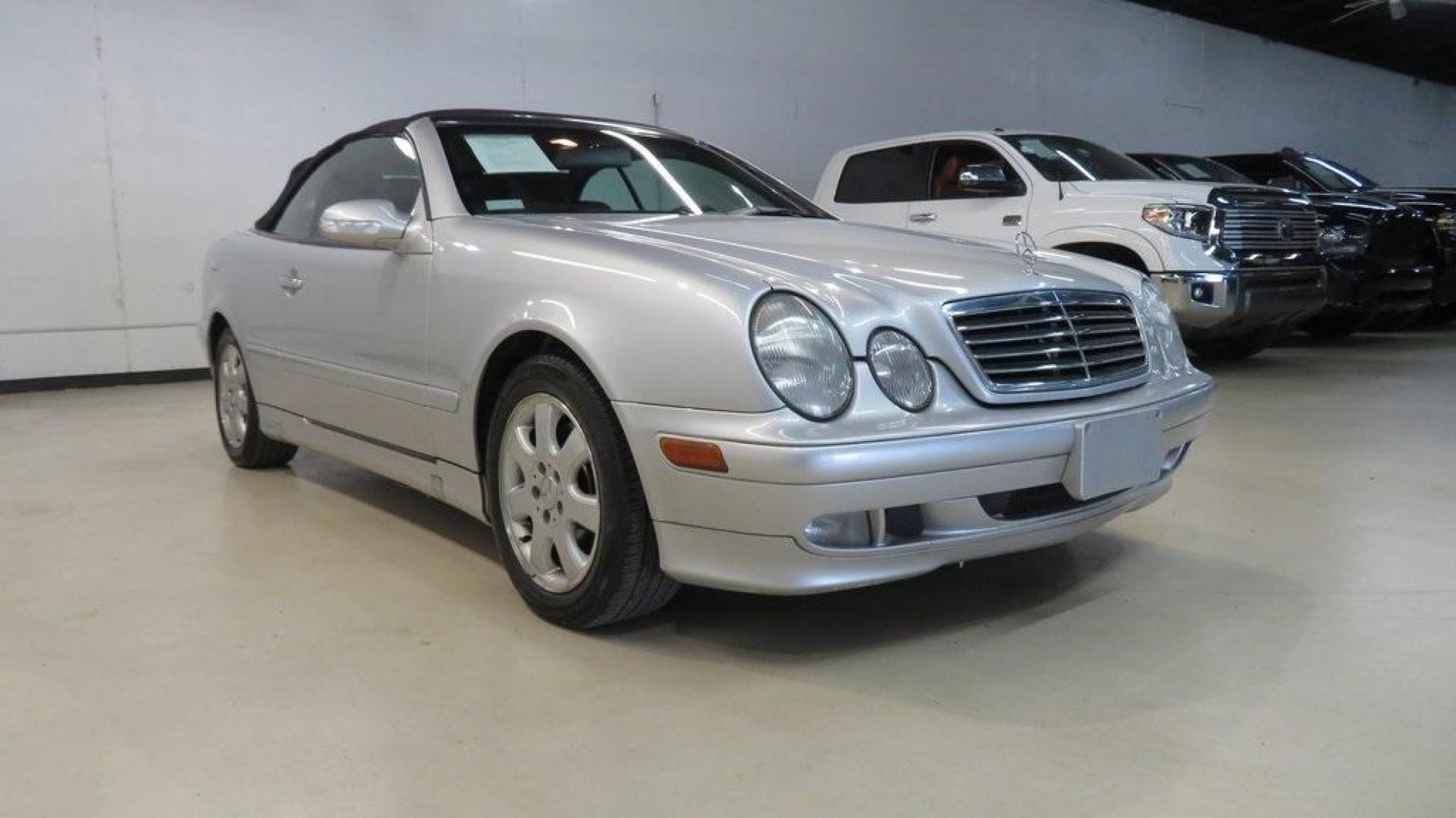 2002 Brilliant Silver Metallic /Pebble Gray Mercedes-Benz CLK CLK 320 (WDBLK65G32T) with an 3.2L V6 SMPI SOHC engine, Automatic transmission, located at 15300 Midway Rd., Addison, TX, 75001, (972) 702-0011, 32.958321, -96.838074 - HOME OF THE NO HAGGLE PRICE - WHOLESALE PRICES TO THE PUBLIC!! CLK 320, 2D Convertible, 3.2L V6 SMPI SOHC, 5-Speed Automatic with Overdrive, RWD, Silver, Pebble Gray Leather.<br><br>Silver 2002 Mercedes-Benz CLK CLK 320<br><br>19/26 City/Highway MPG<br><br><br>At Midway Auto Group, we strive to prov - Photo#1