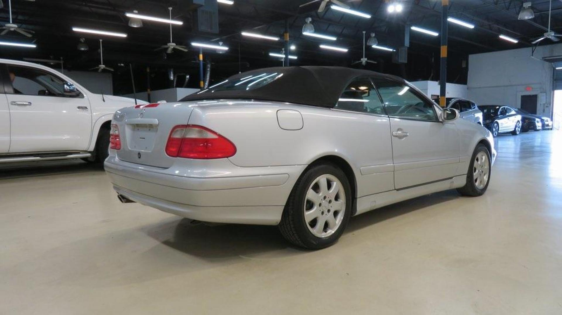 2002 Brilliant Silver Metallic /Pebble Gray Mercedes-Benz CLK CLK 320 (WDBLK65G32T) with an 3.2L V6 SMPI SOHC engine, Automatic transmission, located at 15300 Midway Rd., Addison, TX, 75001, (972) 702-0011, 32.958321, -96.838074 - HOME OF THE NO HAGGLE PRICE - WHOLESALE PRICES TO THE PUBLIC!! CLK 320, 2D Convertible, 3.2L V6 SMPI SOHC, 5-Speed Automatic with Overdrive, RWD, Silver, Pebble Gray Leather.<br><br>Silver 2002 Mercedes-Benz CLK CLK 320<br><br>19/26 City/Highway MPG<br><br><br>At Midway Auto Group, we strive to prov - Photo#2