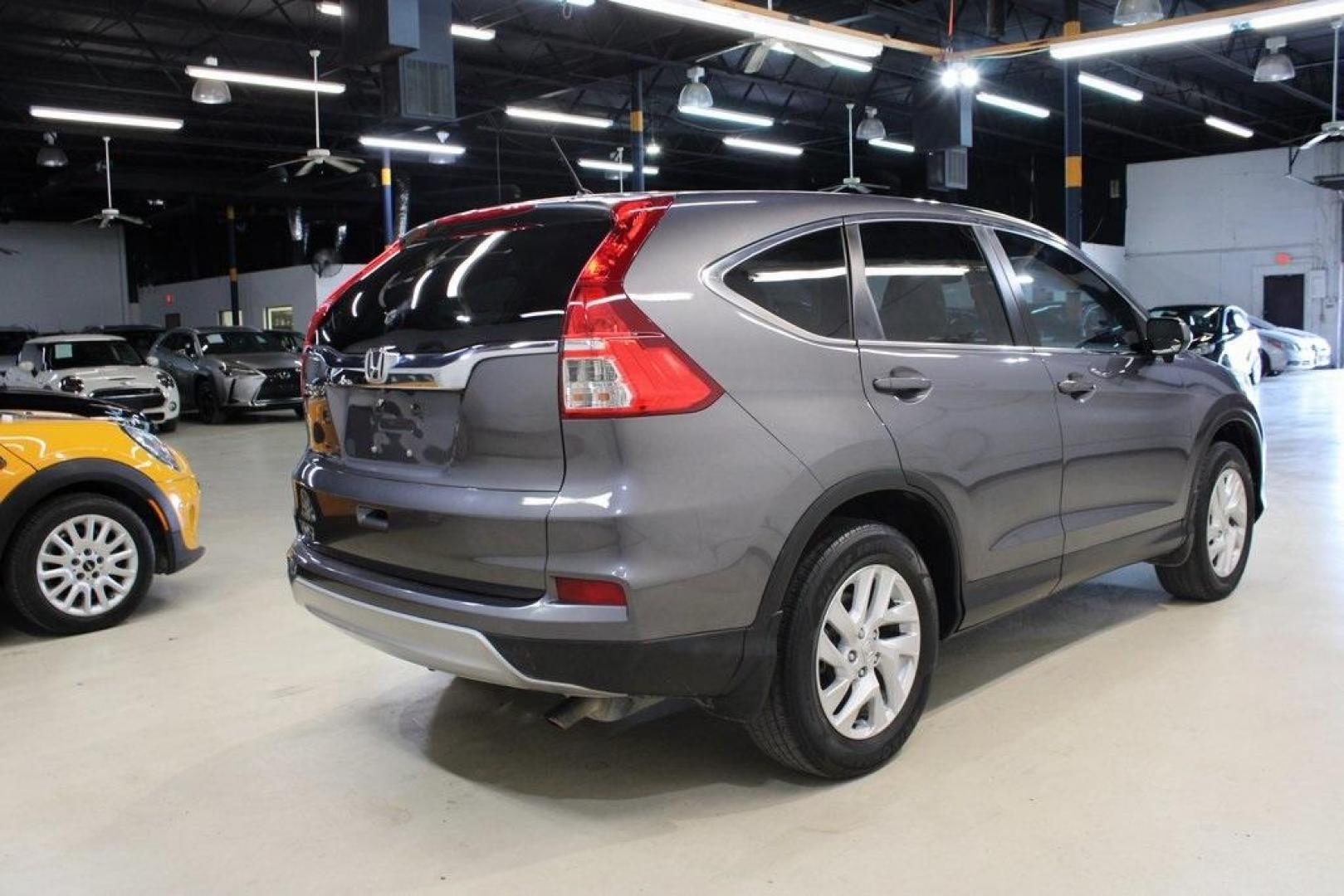 2016 Gray /Gray Honda CR-V EX (3CZRM3H53GG) with an 2.4L I4 DOHC 16V i-VTEC engine, CVT transmission, located at 15300 Midway Rd., Addison, TX, 75001, (972) 702-0011, 32.958321, -96.838074 - Photo#2