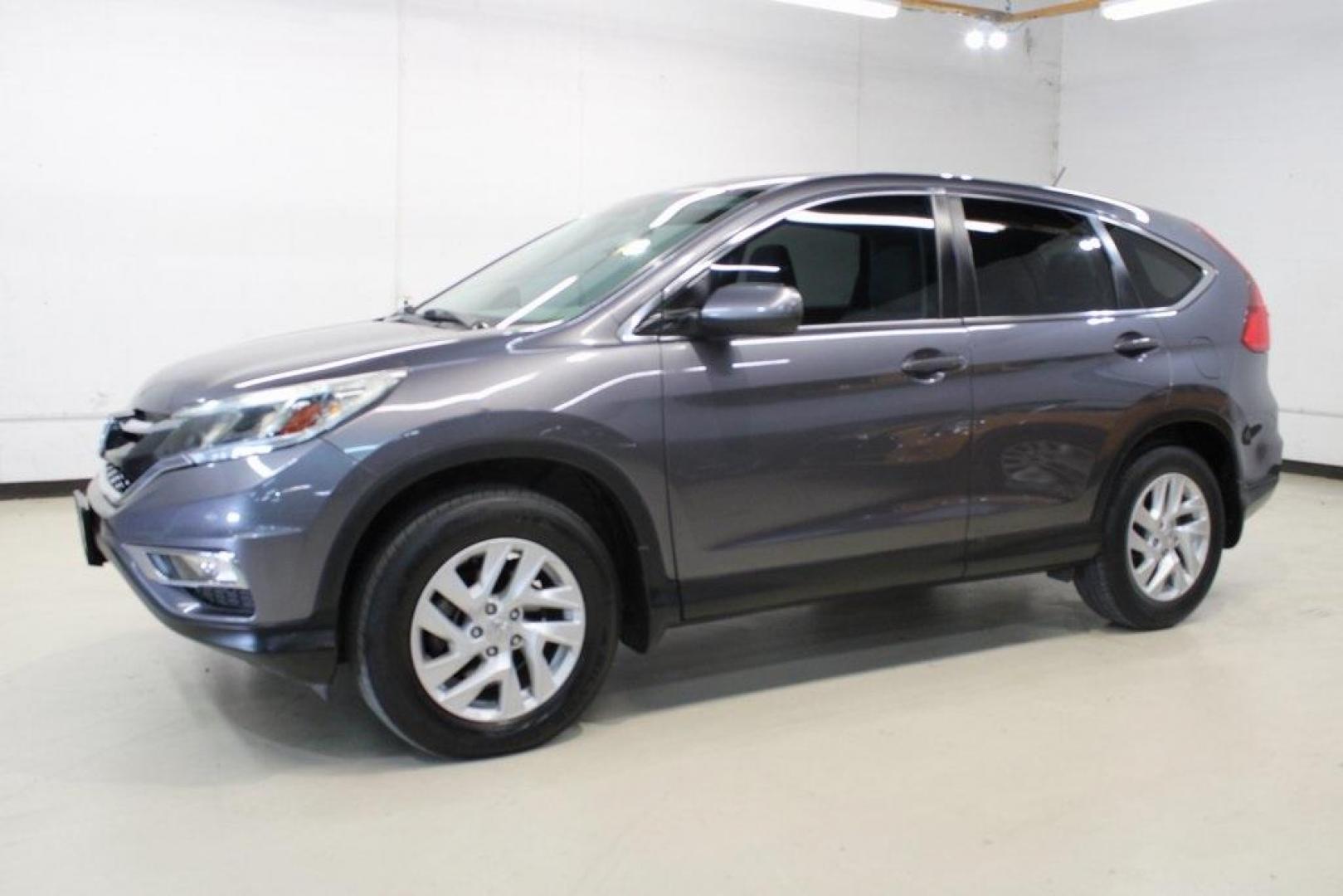 2016 Gray /Gray Honda CR-V EX (3CZRM3H53GG) with an 2.4L I4 DOHC 16V i-VTEC engine, CVT transmission, located at 15300 Midway Rd., Addison, TX, 75001, (972) 702-0011, 32.958321, -96.838074 - Photo#4