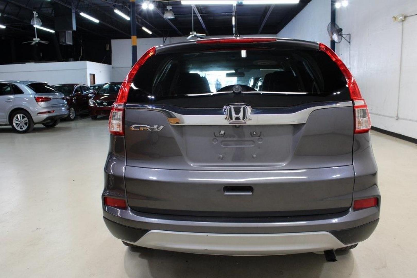 2016 Gray /Gray Honda CR-V EX (3CZRM3H53GG) with an 2.4L I4 DOHC 16V i-VTEC engine, CVT transmission, located at 15300 Midway Rd., Addison, TX, 75001, (972) 702-0011, 32.958321, -96.838074 - Photo#7