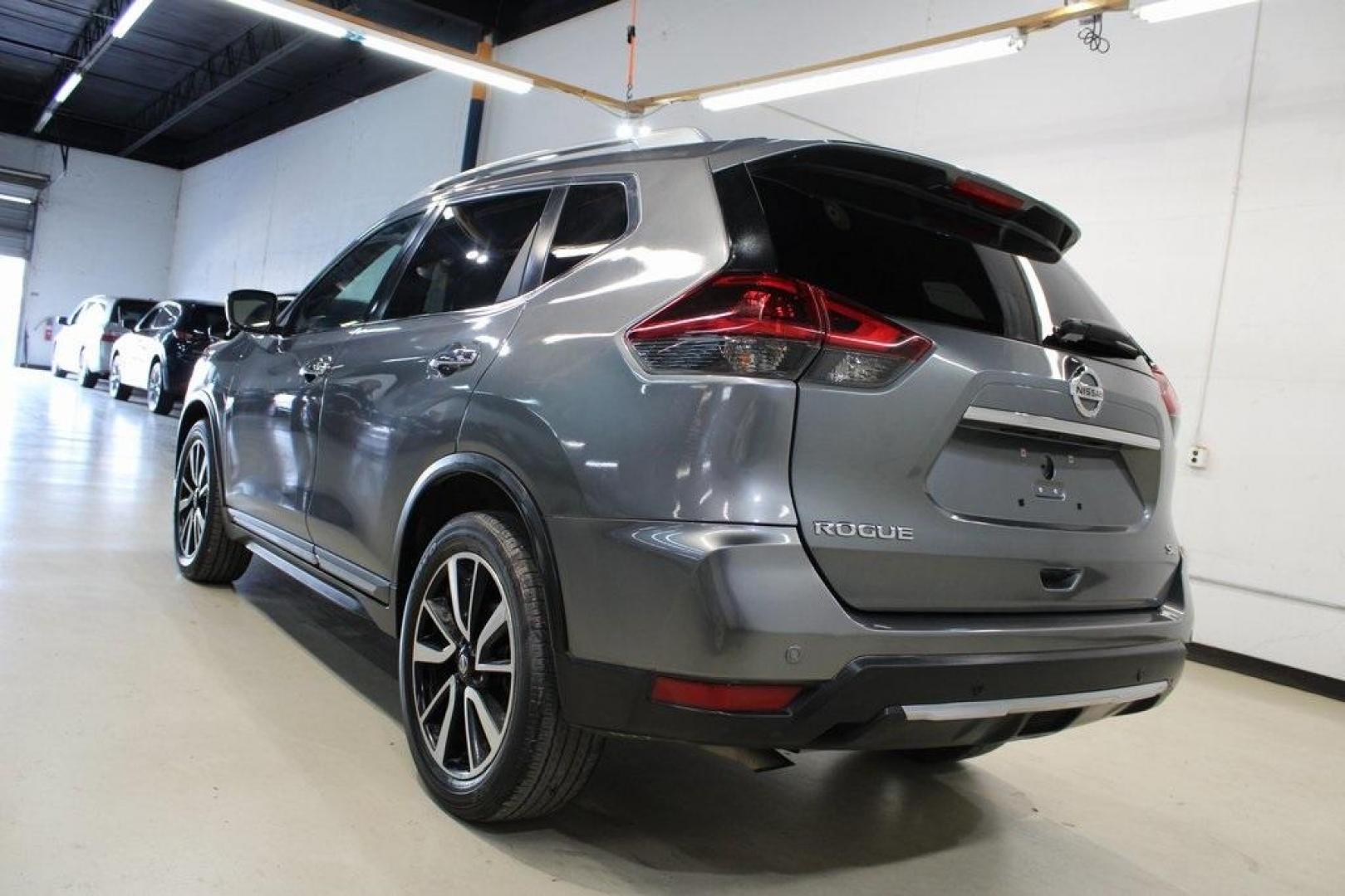 2020 Gun Metallic /Charcoal Nissan Rogue SL (5N1AT2MT2LC) with an 2.5L I4 DOHC 16V engine, CVT transmission, located at 15300 Midway Rd., Addison, TX, 75001, (972) 702-0011, 32.958321, -96.838074 - HOME OF THE NO HAGGLE PRICE - WHOLESALE PRICES TO THE PUBLIC!! Rogue SL, 4D Sport Utility, 2.5L I4 DOHC 16V, CVT with Xtronic, FWD, Gun Metallic, Charcoal Leather.<br><br>Gun Metallic 2020 Nissan Rogue SL<br><br>26/33 City/Highway MPG<br><br><br>At Midway Auto Group, we strive to provide you with th - Photo#3