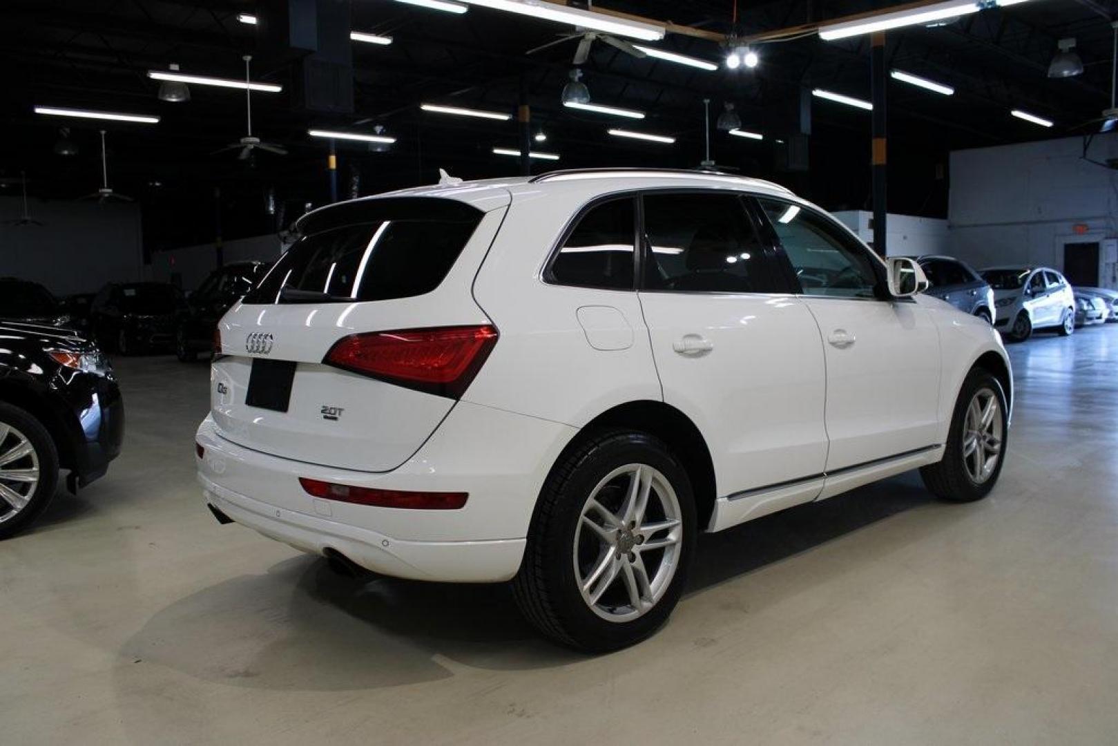 2014 White Audi Q5 2.0T Premium Plus (WA1LFAFP4EA) with an 2.0L I4 TFSI Direct Injection DOHC engine, Automatic transmission, located at 15300 Midway Rd., Addison, TX, 75001, (972) 702-0011, 32.958321, -96.838074 - Photo#2