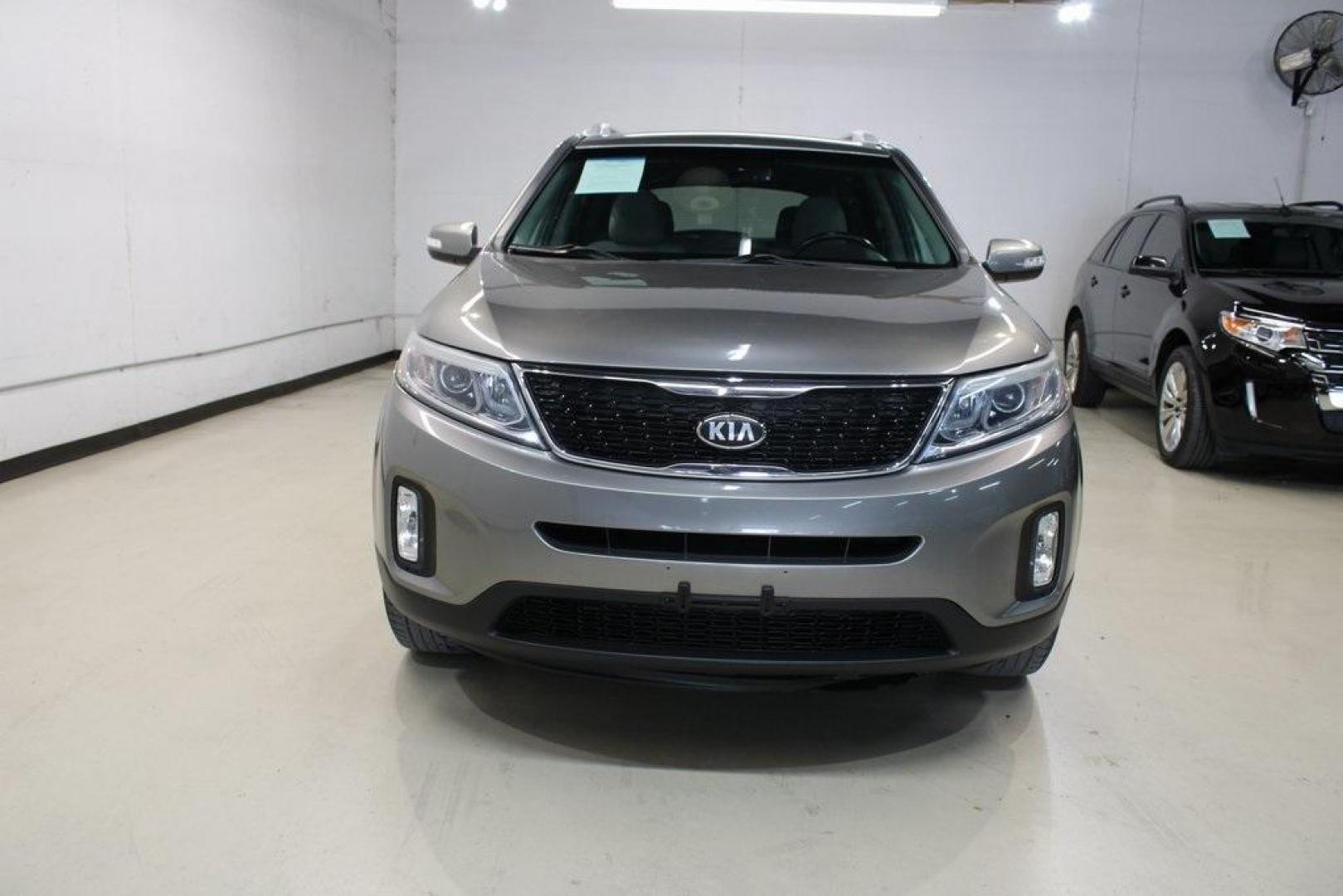 2014 Titanium Silver /Gray Kia Sorento LX (5XYKT3A67EG) with an 2.4L I4 DGI DOHC Dual CVVT engine, Automatic transmission, located at 15300 Midway Rd., Addison, TX, 75001, (972) 702-0011, 32.958321, -96.838074 - Photo#5