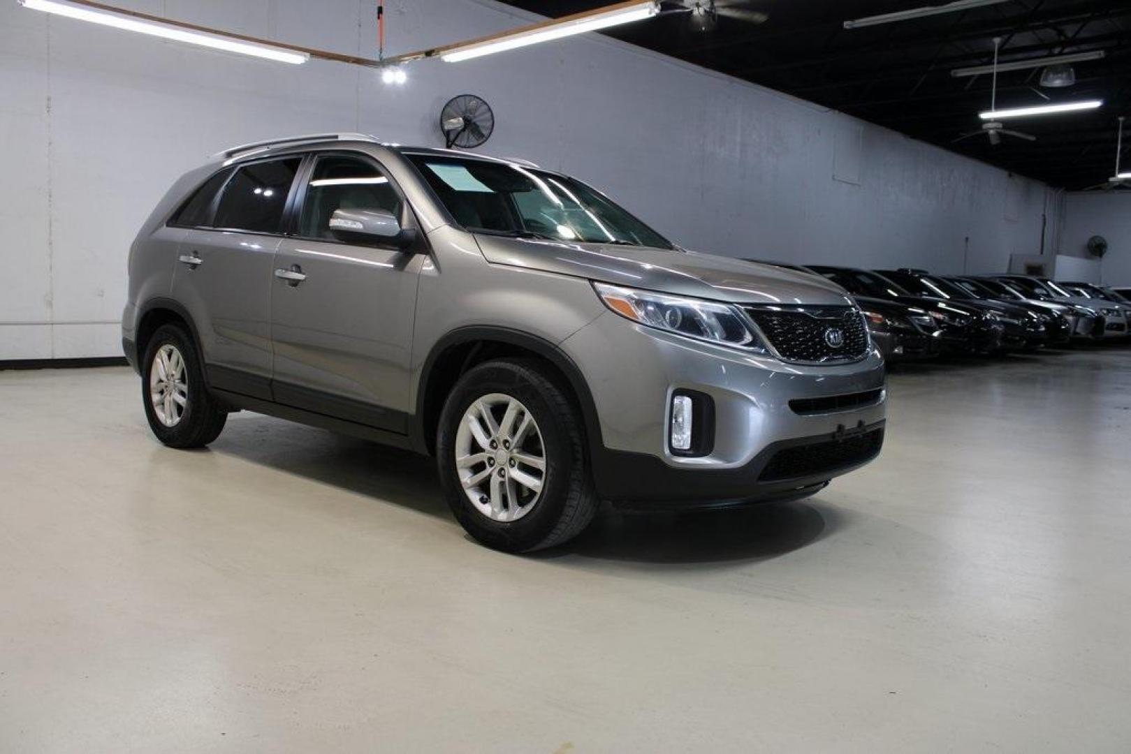 2014 Titanium Silver /Gray Kia Sorento LX (5XYKT3A67EG) with an 2.4L I4 DGI DOHC Dual CVVT engine, Automatic transmission, located at 15300 Midway Rd., Addison, TX, 75001, (972) 702-0011, 32.958321, -96.838074 - Photo#6