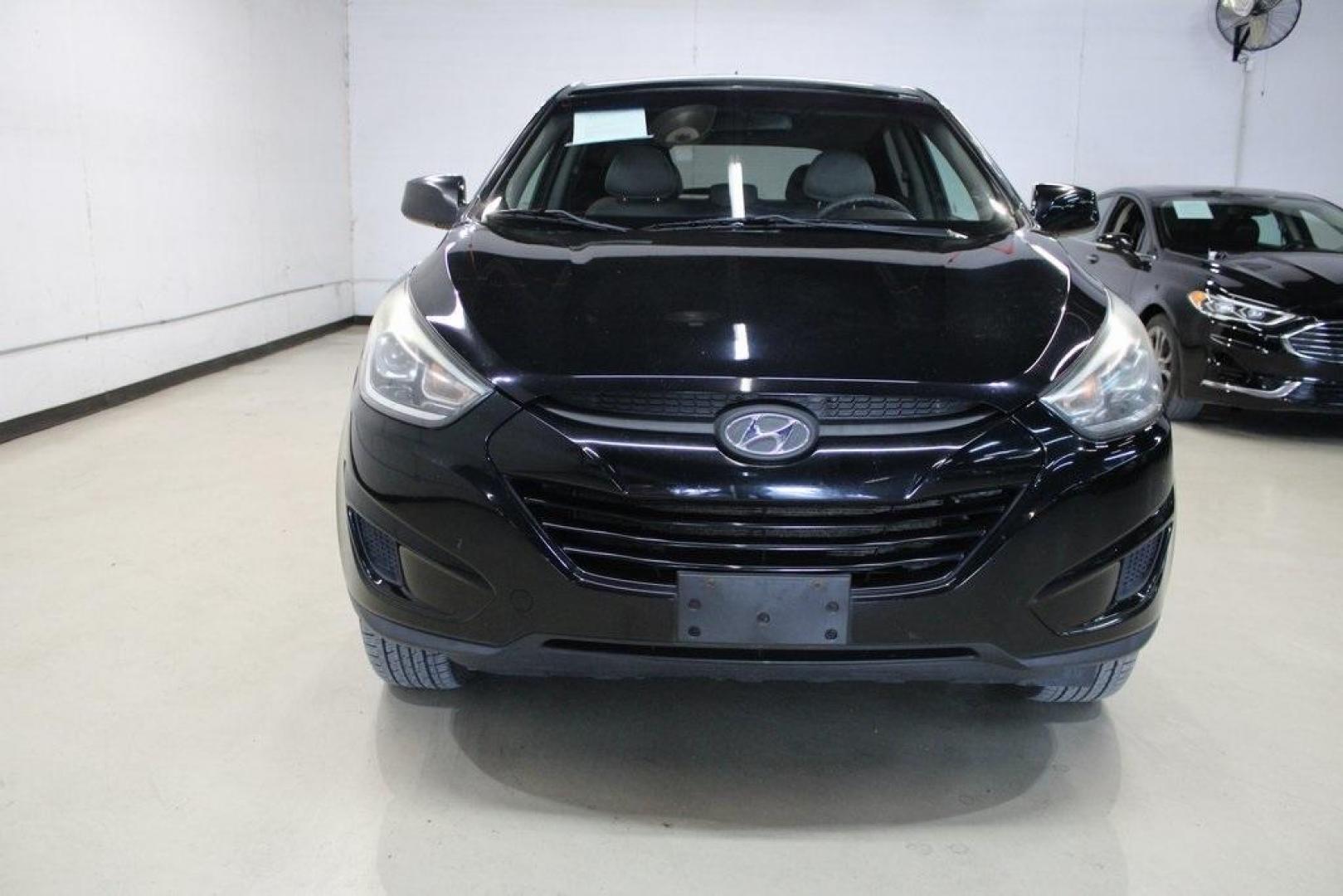 2014 Ash Black Mica /Taupe Hyundai Tucson GLS (KM8JT3AF5EU) with an 2.0L DOHC engine, Automatic transmission, located at 15300 Midway Rd., Addison, TX, 75001, (972) 702-0011, 32.958321, -96.838074 - Photo#5