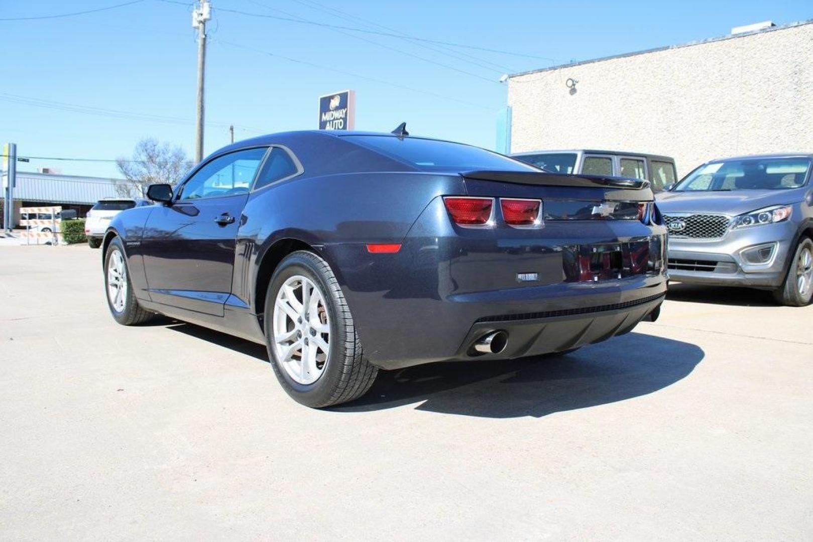 2013 Blue Ray Metallic /Black Chevrolet Camaro 2LS (2G1FA1E30D9) with an 3.6L V6 DGI DOHC VVT engine, Automatic transmission, located at 15300 Midway Rd., Addison, TX, 75001, (972) 702-0011, 32.958321, -96.838074 - Photo#3