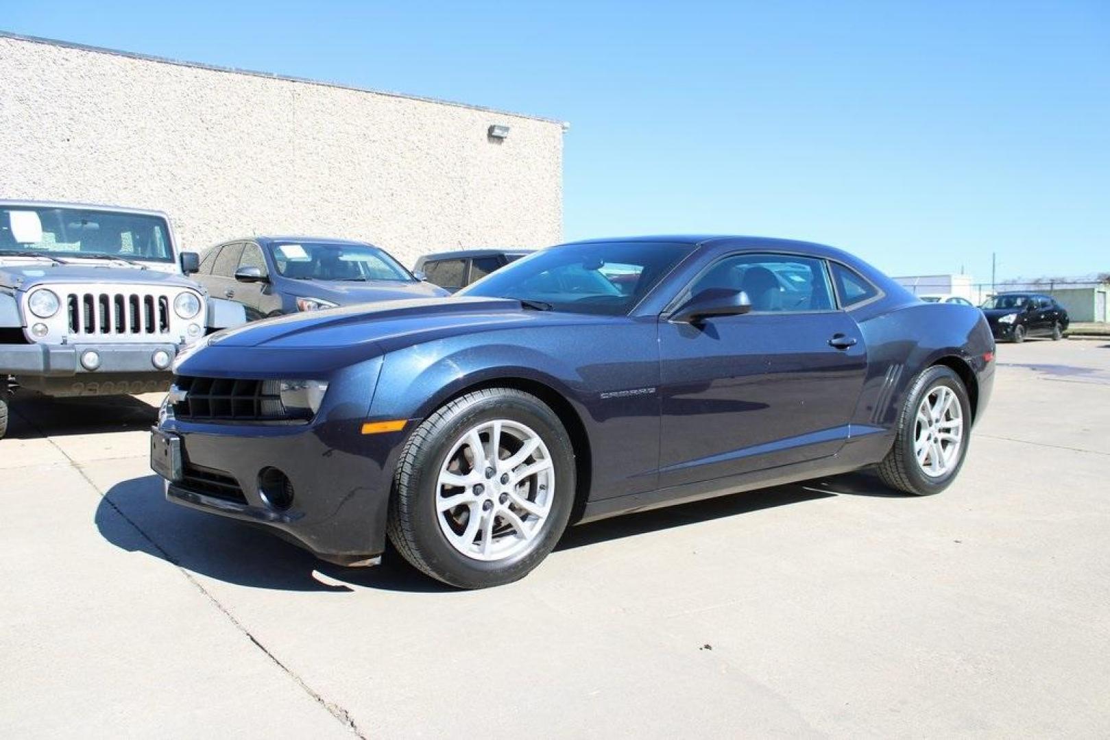 2013 Blue Ray Metallic /Black Chevrolet Camaro 2LS (2G1FA1E30D9) with an 3.6L V6 DGI DOHC VVT engine, Automatic transmission, located at 15300 Midway Rd., Addison, TX, 75001, (972) 702-0011, 32.958321, -96.838074 - Photo#4