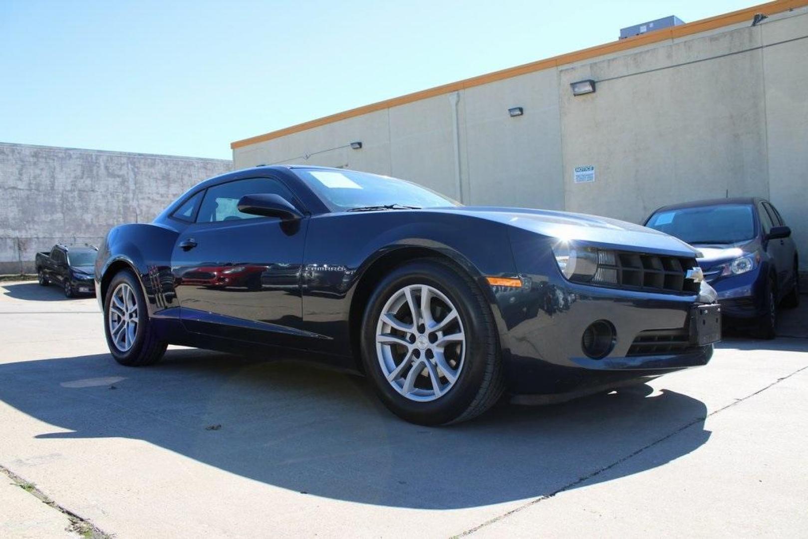 2013 Blue Ray Metallic /Black Chevrolet Camaro 2LS (2G1FA1E30D9) with an 3.6L V6 DGI DOHC VVT engine, Automatic transmission, located at 15300 Midway Rd., Addison, TX, 75001, (972) 702-0011, 32.958321, -96.838074 - Photo#6