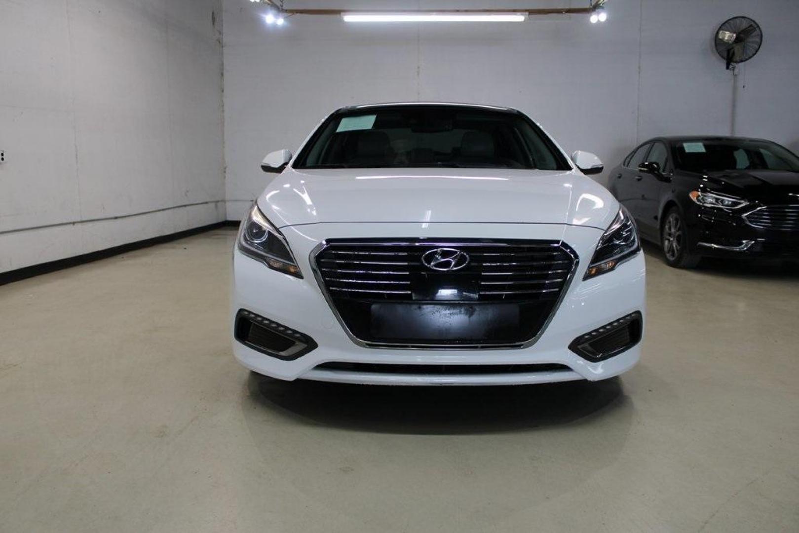 2016 Diamond White Pearl /Gray Hyundai Sonata Hybrid Limited (KMHE34L11GA) with an 2.0L I4 DGI Hybrid DOHC 16V SULEV II engine, Automatic transmission, located at 15300 Midway Rd., Addison, TX, 75001, (972) 702-0011, 32.958321, -96.838074 - Photo#5