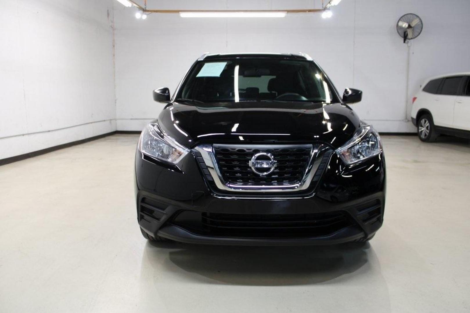 2019 Super Black /Charcoal Nissan Kicks S (3N1CP5CU4KL) with an 1.6L 4-Cylinder DOHC 16V engine, CVT transmission, located at 15300 Midway Rd., Addison, TX, 75001, (972) 702-0011, 32.958321, -96.838074 - Photo#5