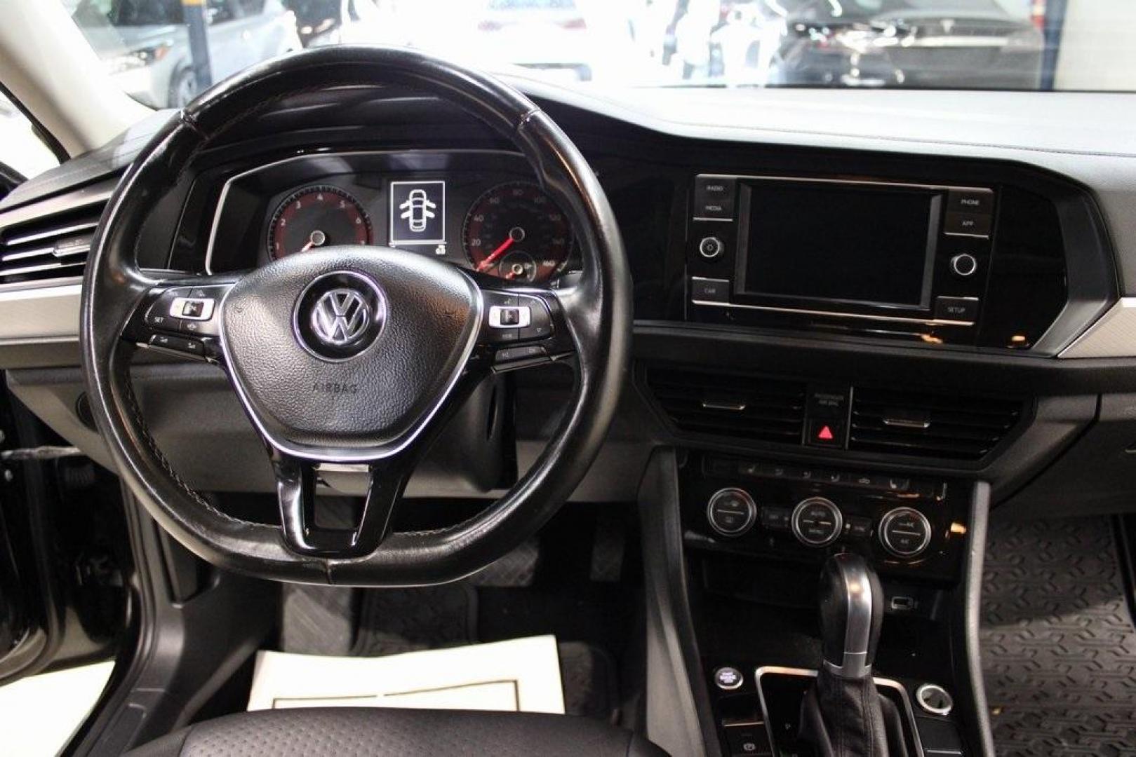 2019 /Titan Black Volkswagen Jetta 1.4T SE (3VWC57BU0KM) with an 1.4L TSI engine, Automatic transmission, located at 15300 Midway Rd., Addison, TX, 75001, (972) 702-0011, 32.958321, -96.838074 - HOME OF THE NO HAGGLE PRICE - WHOLESALE PRICES TO THE PUBLIC!! Jetta 1.4T SE, 4D Sedan, 1.4L TSI, 8-Speed Automatic with Tiptronic, FWD.<br><br>2019 Volkswagen Jetta 1.4T SE<br><br>30/40 City/Highway MPG<br><br>Awards:<br> * 2019 KBB.com 10 Coolest New Cars Under $20,000 * 2019 KBB.com 10 Best Se - Photo#17