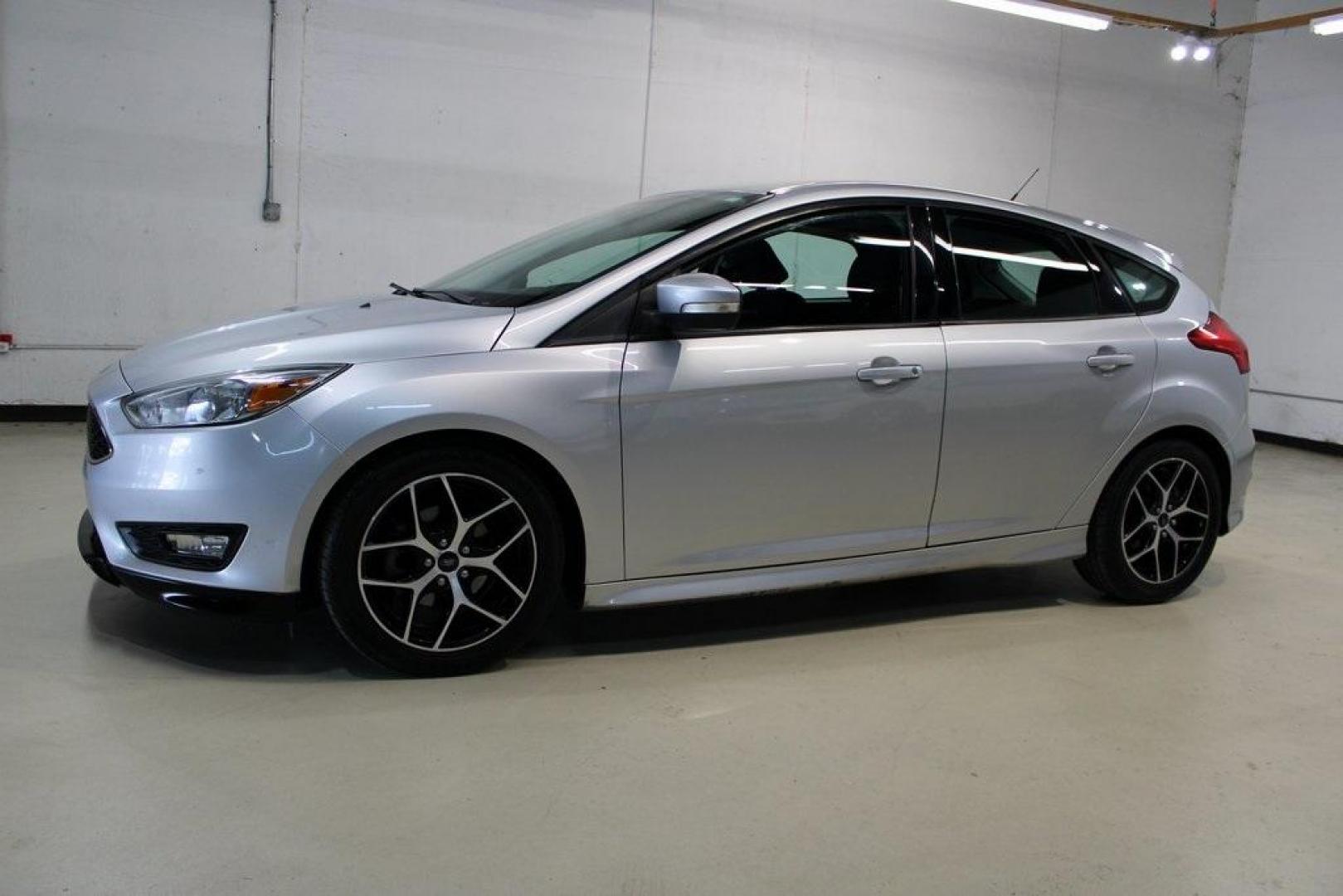 2016 Ingot Silver /Charcoal Ford Focus SE (1FADP3K21GL) with an 2.0L 4-Cylinder DGI DOHC engine, located at 15300 Midway Rd., Addison, TX, 75001, (972) 702-0011, 32.958321, -96.838074 - Photo#4