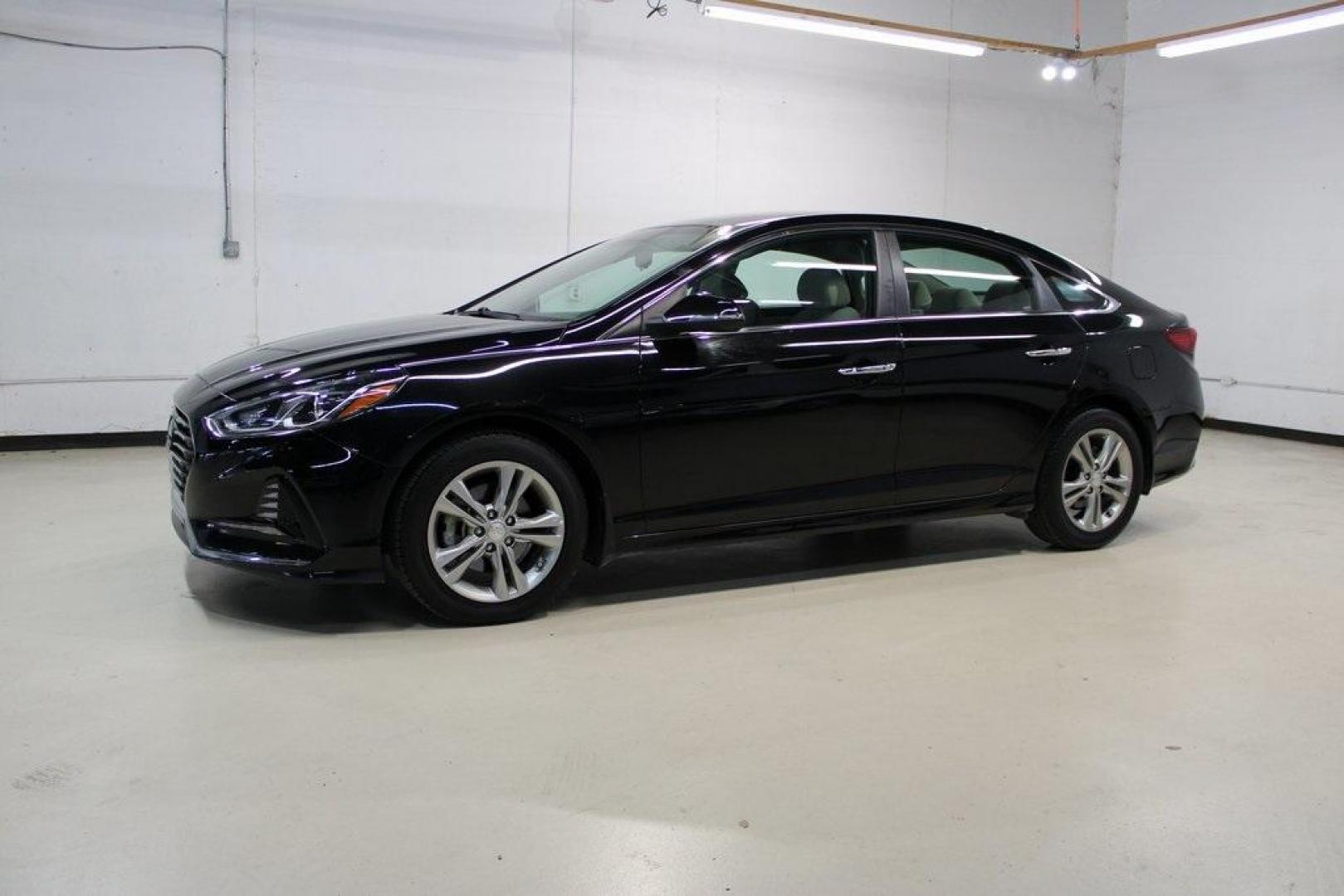 2018 Phantom Black /Beige Hyundai Sonata SEL (5NPE34AF7JH) with an 2.4L I4 DGI DOHC 16V ULEV II 185hp engine, Automatic transmission, located at 15300 Midway Rd., Addison, TX, 75001, (972) 702-0011, 32.958321, -96.838074 - HOME OF THE NO HAGGLE PRICE - WHOLESALE PRICES TO THE PUBLIC!! Sonata SEL, 4D Sedan, 2.4L I4 DGI DOHC 16V ULEV II 185hp, 6-Speed Automatic with Shiftronic, FWD, Phantom Black, Beige Cloth. Odometer is 3573 miles below market average!<br><br>Phantom Black 2018 Hyundai Sonata SEL<br><br>25/35 City/Hig - Photo#5