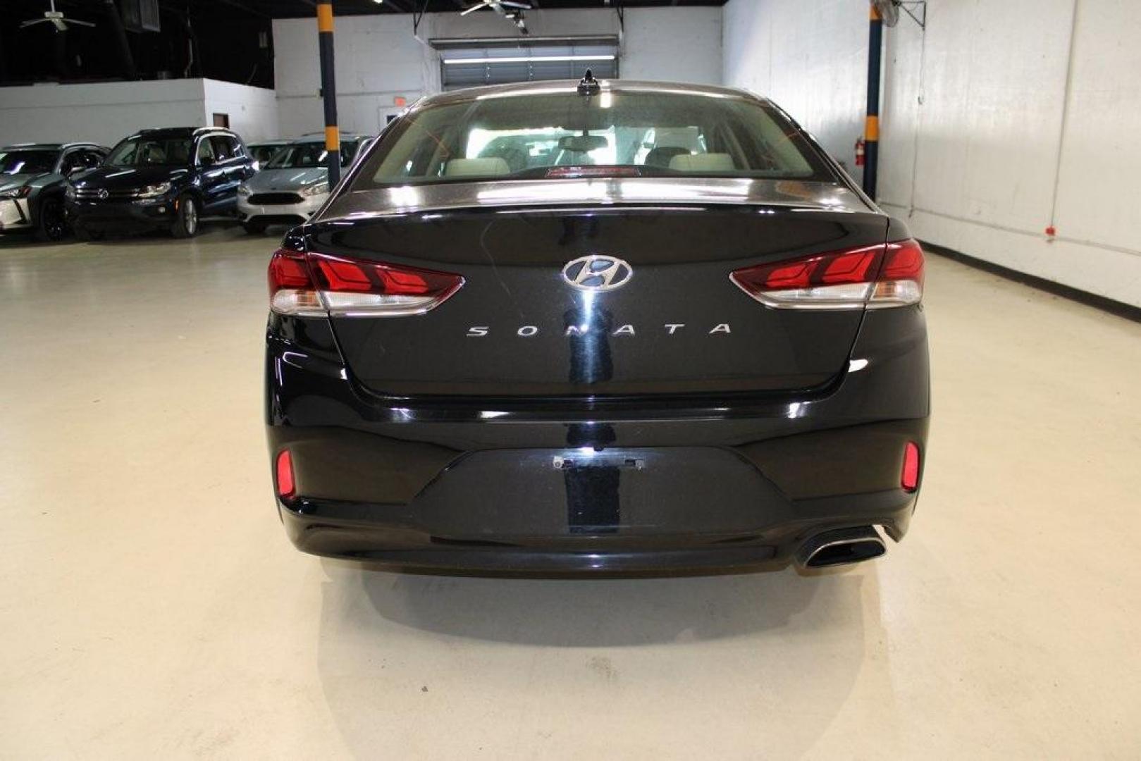 2018 Phantom Black /Beige Hyundai Sonata SEL (5NPE34AF7JH) with an 2.4L I4 DGI DOHC 16V ULEV II 185hp engine, Automatic transmission, located at 15300 Midway Rd., Addison, TX, 75001, (972) 702-0011, 32.958321, -96.838074 - HOME OF THE NO HAGGLE PRICE - WHOLESALE PRICES TO THE PUBLIC!! Sonata SEL, 4D Sedan, 2.4L I4 DGI DOHC 16V ULEV II 185hp, 6-Speed Automatic with Shiftronic, FWD, Phantom Black, Beige Cloth. Odometer is 3573 miles below market average!<br><br>Phantom Black 2018 Hyundai Sonata SEL<br><br>25/35 City/Hig - Photo#8