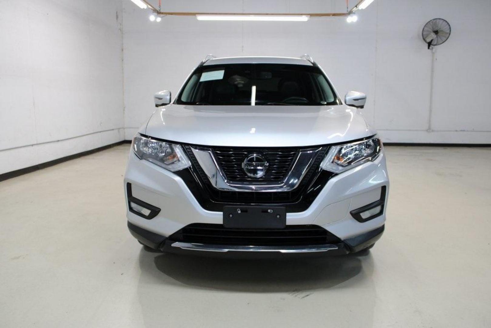 2020 Brilliant Silver Metallic /Charcoal Nissan Rogue SL (5N1AT2MTXLC) with an 2.5L I4 DOHC 16V engine, CVT transmission, located at 15300 Midway Rd., Addison, TX, 75001, (972) 702-0011, 32.958321, -96.838074 - HOME OF THE NO HAGGLE PRICE - WHOLESALE PRICES TO THE PUBLIC!! Rogue SL, 4D Sport Utility, 2.5L I4 DOHC 16V, CVT with Xtronic, FWD, Brilliant Silver Metallic, Charcoal Leather.<br><br>Brilliant Silver Metallic 2020 Nissan Rogue SL<br><br>Recent Arrival! 26/33 City/Highway MPG<br><br><br>At Midway Au - Photo#5