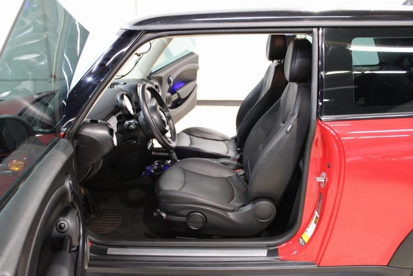 2013 Chili Red /Carbon Black MINI Cooper Base (WMWSU3C53DT) with an 1.6L I4 DOHC 16V engine, Automatic transmission, located at 15300 Midway Rd., Addison, TX, 75001, (972) 702-0011, 32.958321, -96.838074 - Photo#12