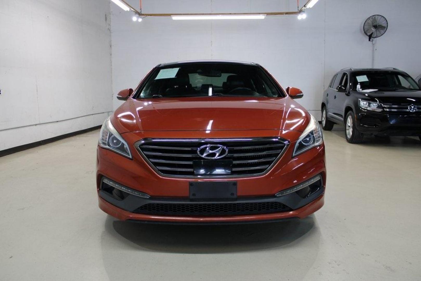 2015 Urban Sunset /Gray Hyundai Sonata Limited 2.0T (5NPE34AB8FH) with an 2.0L 4-Cylinder DGI Turbocharged engine, Automatic transmission, located at 15300 Midway Rd., Addison, TX, 75001, (972) 702-0011, 32.958321, -96.838074 - Photo#5