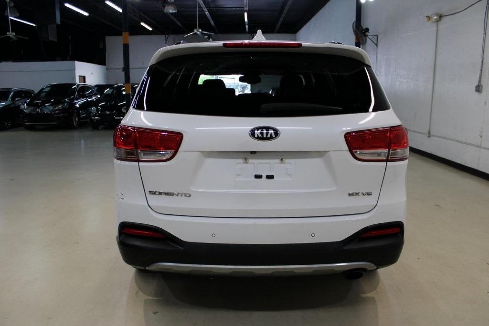 2017 Snow White Pearl /Stone Beige Kia Sorento EX (5XYPH4A53HG) with an 3.3L DOHC engine, Automatic transmission, located at 15300 Midway Rd., Addison, TX, 75001, (972) 702-0011, 32.958321, -96.838074 - Photo#7