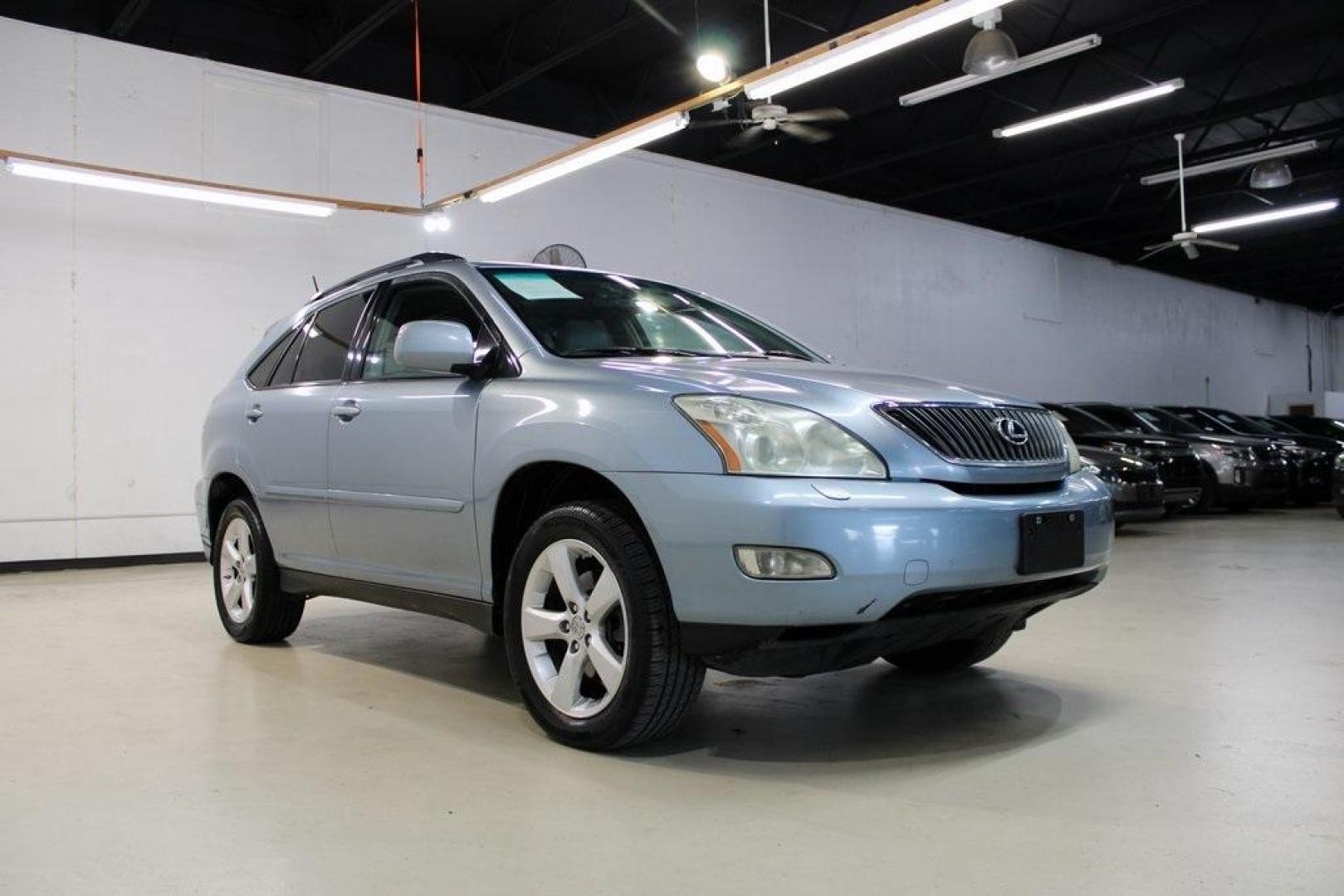 2007 Millennium Silver Metallic /Ivory Lexus RX 350 (JTJGK31U170) with an 3.5L V6 DOHC Dual VVT-i 24V engine, Automatic transmission, located at 15300 Midway Rd., Addison, TX, 75001, (972) 702-0011, 32.958321, -96.838074 - HOME OF THE NO HAGGLE PRICE - WHOLESALE PRICES TO THE PUBLIC!! RX 350, 4D Sport Utility, 3.5L V6 DOHC Dual VVT-i 24V, 5-Speed Automatic with Overdrive, FWD, Silver, Cloth. Odometer is 11308 miles below market average!<br><br>Silver 2007 Lexus RX 350<br><br><br>At Midway Auto Group, we strive to prov - Photo#1