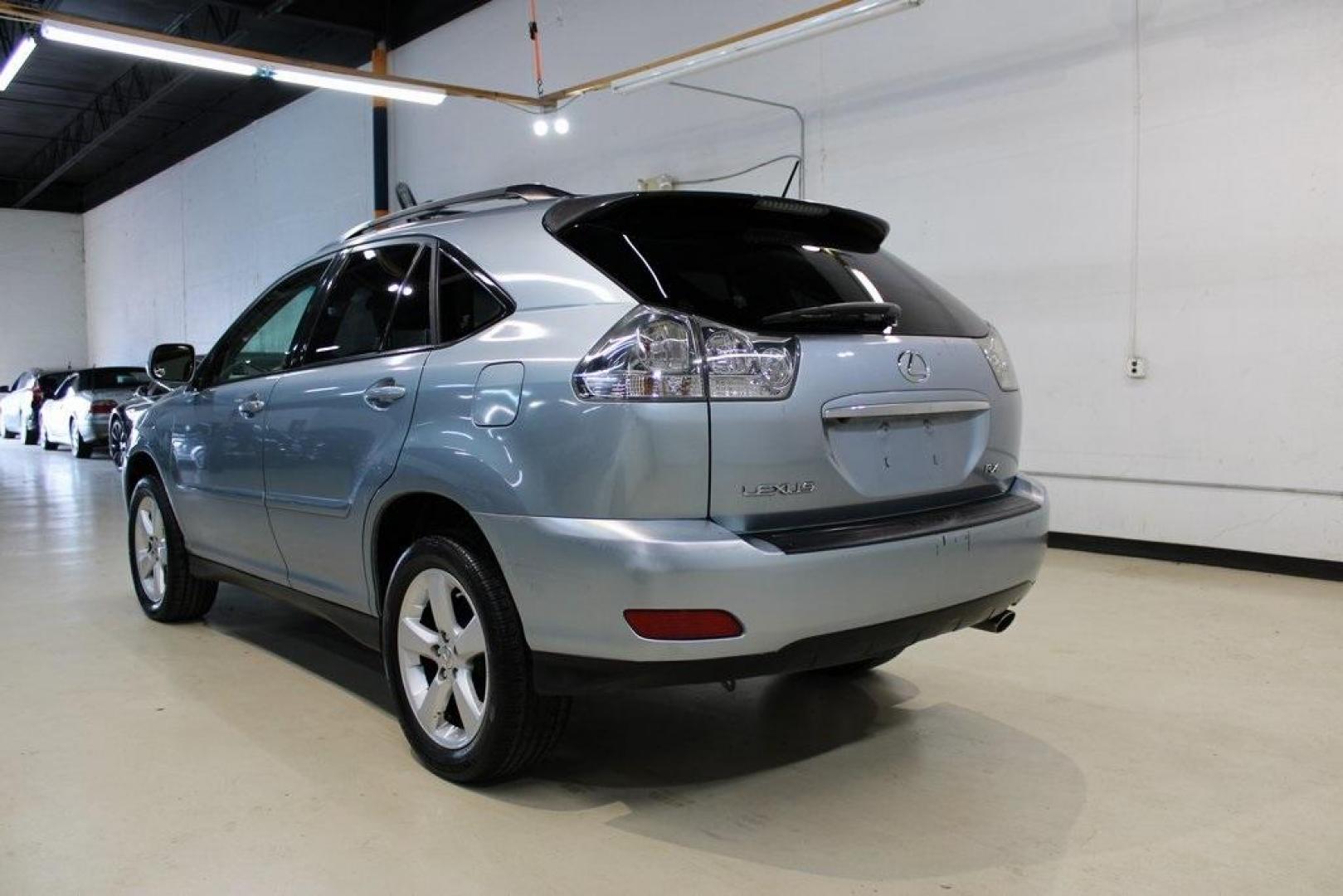 2007 Millennium Silver Metallic /Ivory Lexus RX 350 (JTJGK31U170) with an 3.5L V6 DOHC Dual VVT-i 24V engine, Automatic transmission, located at 15300 Midway Rd., Addison, TX, 75001, (972) 702-0011, 32.958321, -96.838074 - HOME OF THE NO HAGGLE PRICE - WHOLESALE PRICES TO THE PUBLIC!! RX 350, 4D Sport Utility, 3.5L V6 DOHC Dual VVT-i 24V, 5-Speed Automatic with Overdrive, FWD, Silver, Cloth. Odometer is 11308 miles below market average!<br><br>Silver 2007 Lexus RX 350<br><br><br>At Midway Auto Group, we strive to prov - Photo#3