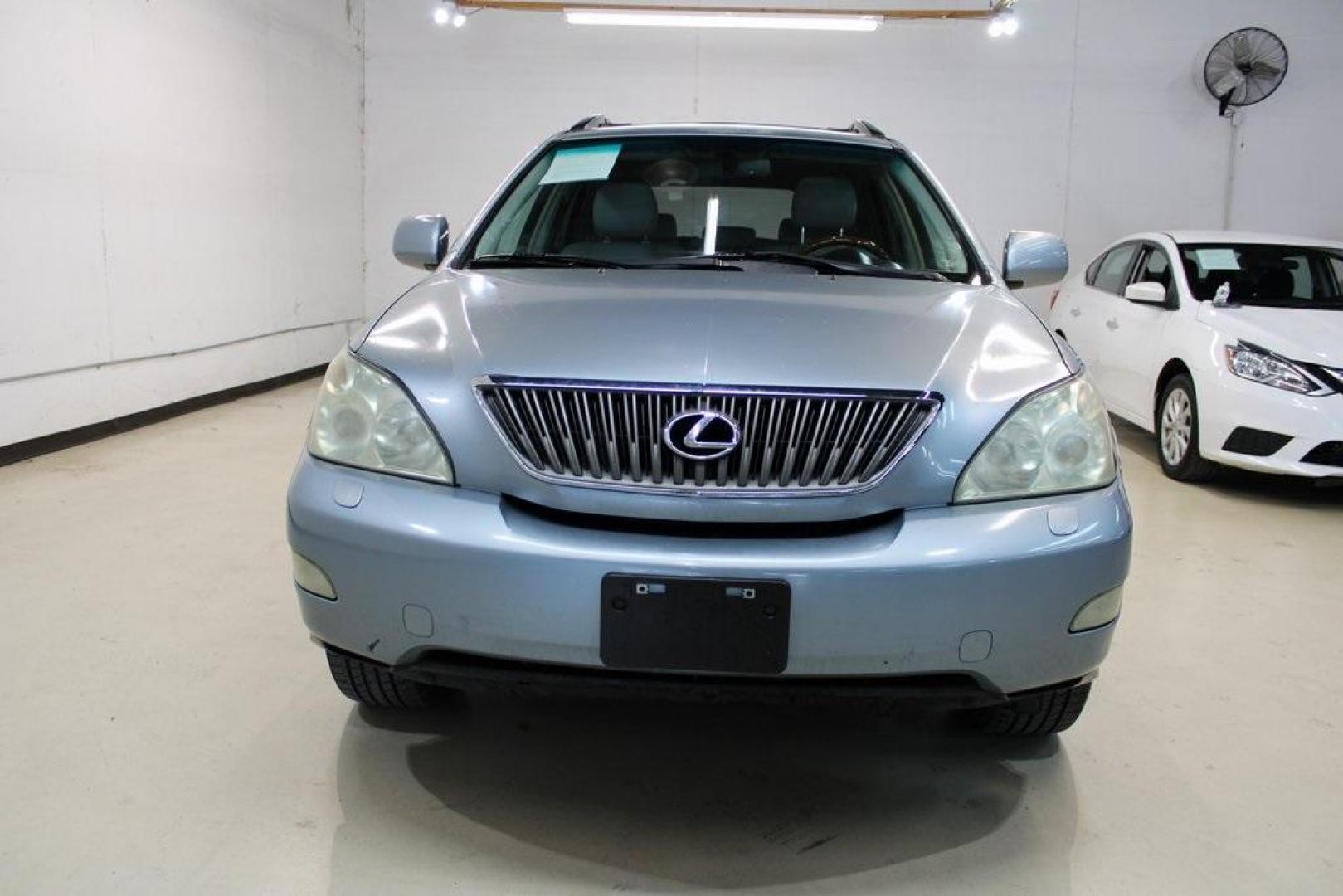 2007 Millennium Silver Metallic /Ivory Lexus RX 350 (JTJGK31U170) with an 3.5L V6 DOHC Dual VVT-i 24V engine, Automatic transmission, located at 15300 Midway Rd., Addison, TX, 75001, (972) 702-0011, 32.958321, -96.838074 - HOME OF THE NO HAGGLE PRICE - WHOLESALE PRICES TO THE PUBLIC!! RX 350, 4D Sport Utility, 3.5L V6 DOHC Dual VVT-i 24V, 5-Speed Automatic with Overdrive, FWD, Silver, Cloth. Odometer is 11308 miles below market average!<br><br>Silver 2007 Lexus RX 350<br><br><br>At Midway Auto Group, we strive to prov - Photo#5