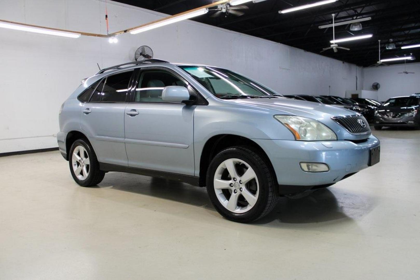 2007 Millennium Silver Metallic /Ivory Lexus RX 350 (JTJGK31U170) with an 3.5L V6 DOHC Dual VVT-i 24V engine, Automatic transmission, located at 15300 Midway Rd., Addison, TX, 75001, (972) 702-0011, 32.958321, -96.838074 - HOME OF THE NO HAGGLE PRICE - WHOLESALE PRICES TO THE PUBLIC!! RX 350, 4D Sport Utility, 3.5L V6 DOHC Dual VVT-i 24V, 5-Speed Automatic with Overdrive, FWD, Silver, Cloth. Odometer is 11308 miles below market average!<br><br>Silver 2007 Lexus RX 350<br><br><br>At Midway Auto Group, we strive to prov - Photo#6