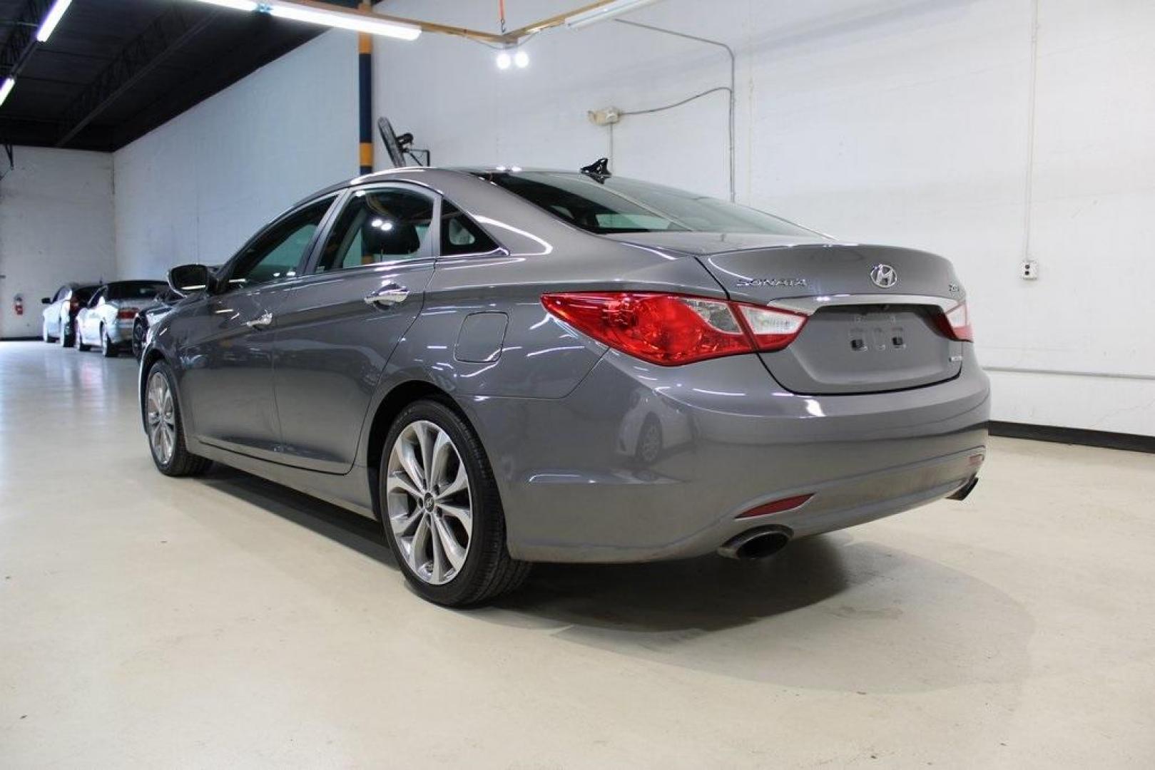 2013 Harbor Gray Metallic /Gray Hyundai Sonata Limited 2.0T (5NPEC4AB2DH) with an 2.0L 4-Cylinder DGI Turbocharged engine, Automatic transmission, located at 15300 Midway Rd., Addison, TX, 75001, (972) 702-0011, 32.958321, -96.838074 - HOME OF THE NO HAGGLE PRICE - WHOLESALE PRICES TO THE PUBLIC!! Sonata 2.0T Limited, 4D Sedan, 2.0L 4-Cylinder DGI Turbocharged, 6-Speed Automatic with Shiftronic, FWD, Harbor Gray Metallic, Gray Leather.<br><br>Harbor Gray Metallic 2013 Hyundai Sonata Limited 2.0T<br><br>Recent Arrival! 22/34 City/H - Photo#3