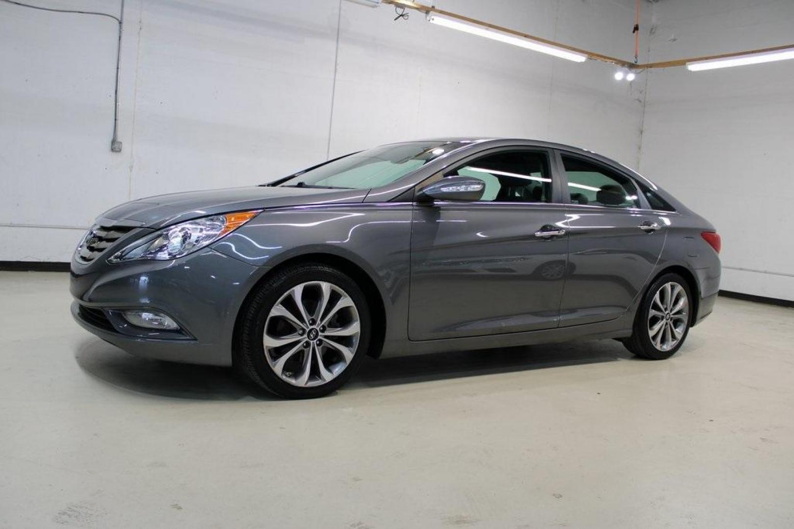 2013 Harbor Gray Metallic /Gray Hyundai Sonata Limited 2.0T (5NPEC4AB2DH) with an 2.0L 4-Cylinder DGI Turbocharged engine, Automatic transmission, located at 15300 Midway Rd., Addison, TX, 75001, (972) 702-0011, 32.958321, -96.838074 - HOME OF THE NO HAGGLE PRICE - WHOLESALE PRICES TO THE PUBLIC!! Sonata 2.0T Limited, 4D Sedan, 2.0L 4-Cylinder DGI Turbocharged, 6-Speed Automatic with Shiftronic, FWD, Harbor Gray Metallic, Gray Leather.<br><br>Harbor Gray Metallic 2013 Hyundai Sonata Limited 2.0T<br><br>Recent Arrival! 22/34 City/H - Photo#4