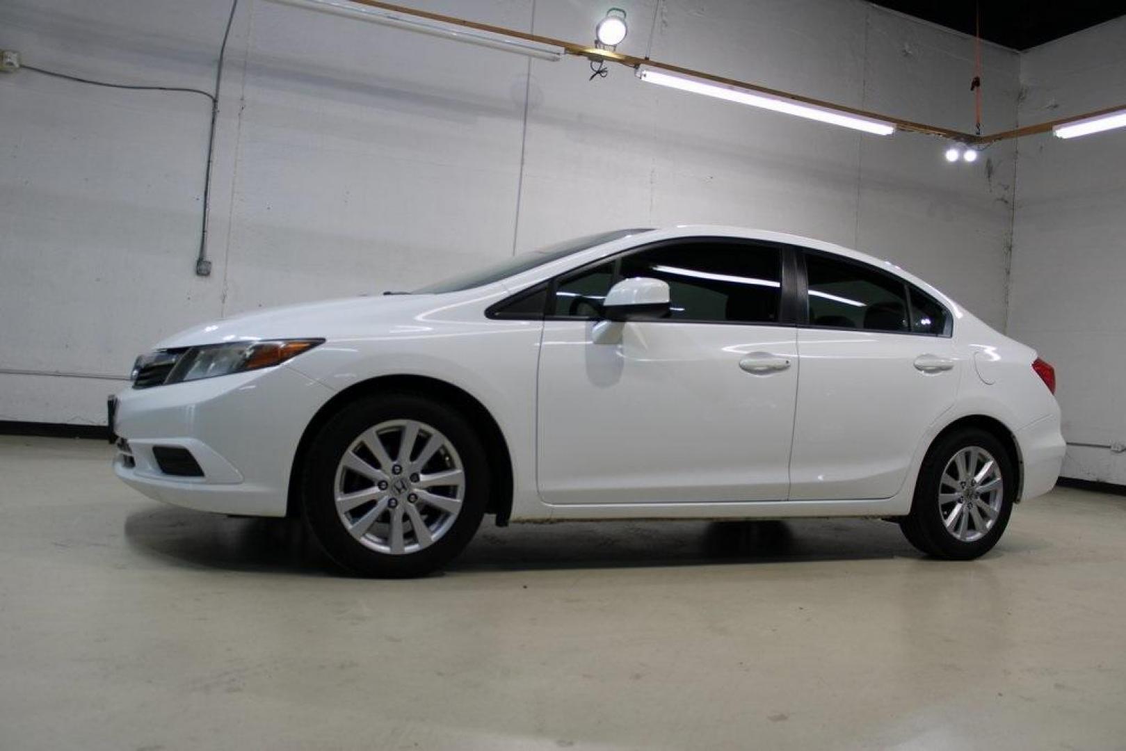 2012 Taffeta White Honda Civic EX-L (19XFB2F97CE) with an 1.8L I4 SOHC 16V i-VTEC engine, Automatic transmission, located at 15300 Midway Rd., Addison, TX, 75001, (972) 702-0011, 32.958321, -96.838074 - Photo#4