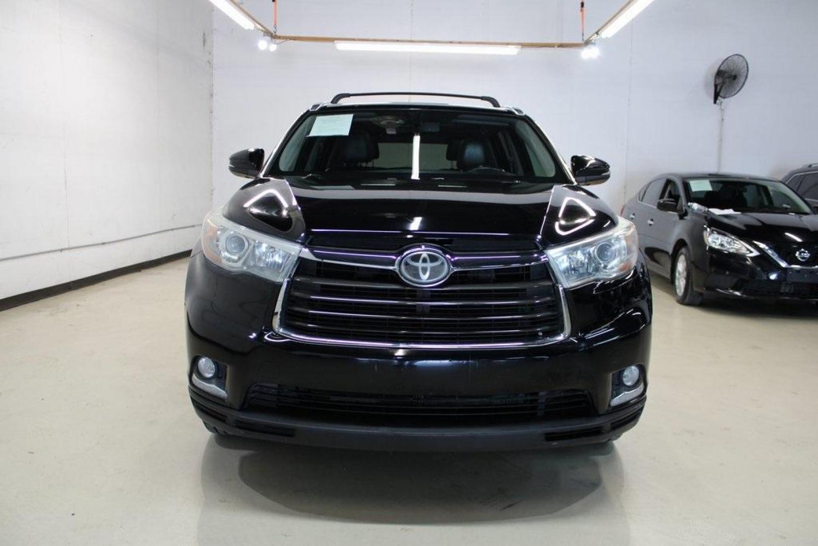 2015 Attitude Black Metallic /Black Toyota Highlander Limited Platinum V6 (5TDYKRFHXFS) with an 3.5L V6 DOHC Dual VVT-i 24V engine, Automatic transmission, located at 15300 Midway Rd., Addison, TX, 75001, (972) 702-0011, 32.958321, -96.838074 - HOME OF THE NO HAGGLE PRICE - WHOLESALE PRICES TO THE PUBLIC!! Highlander Limited Platinum V6, 4D Sport Utility, 3.5L V6 DOHC Dual VVT-i 24V, 6-Speed Automatic Electronic with Overdrive, FWD, Black, Black Leather.<br><br>Black 2015 Toyota Highlander Limited Platinum V6<br><br><br>Awards:<br> * 2015 - Photo#5